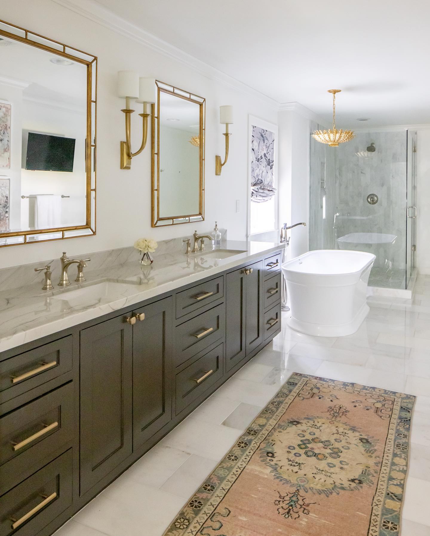 37. a Golden Oasis: Bridging Timeless Elegance with Modern Serenity