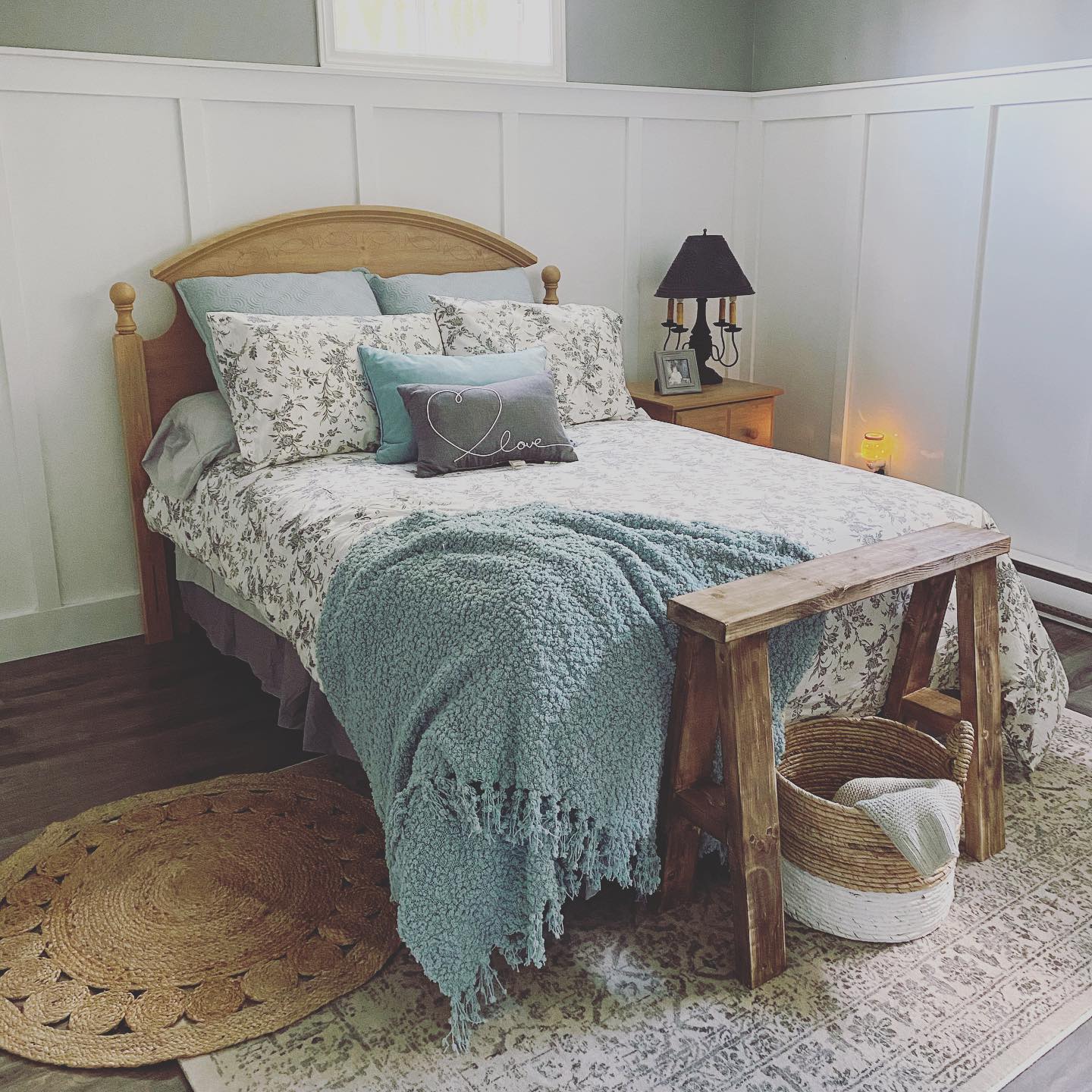 15. Cocooned Comfort: a Rustic Retreat with Vintage Charm