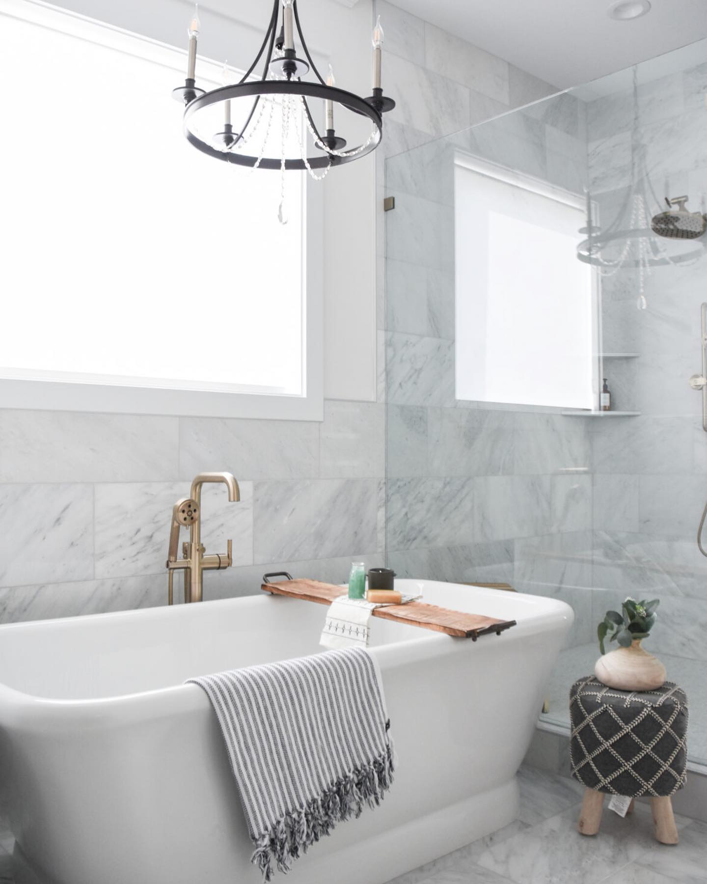 16. Chic Serenity: a Modern Marble Sanctuary