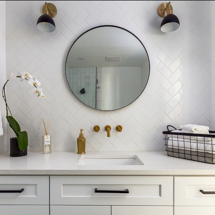 15. Harmonious Hues: Chic Monochrome Elegance with a Modern Twist
