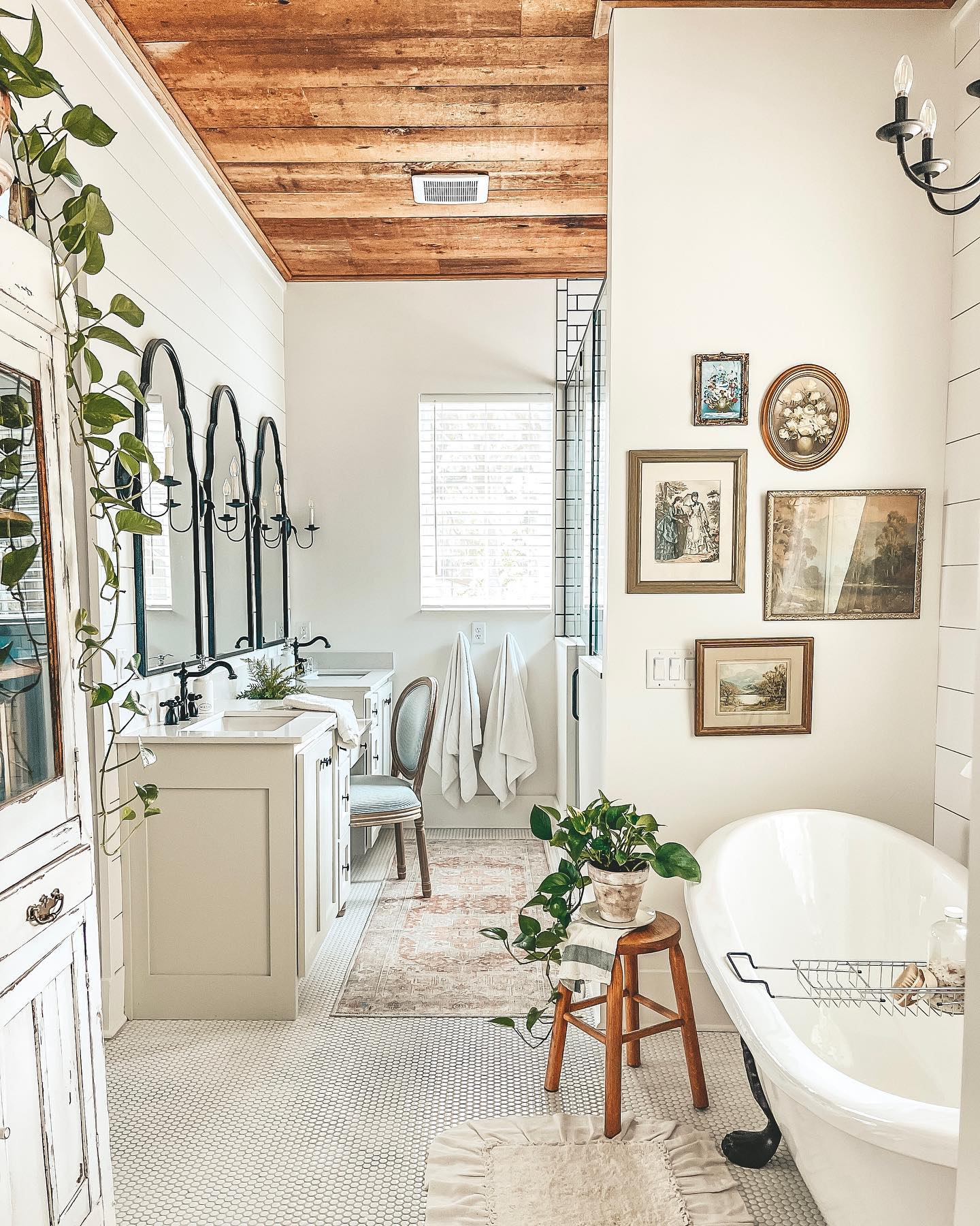 22. Meets Rustic Charm In a Serene Sanctuary