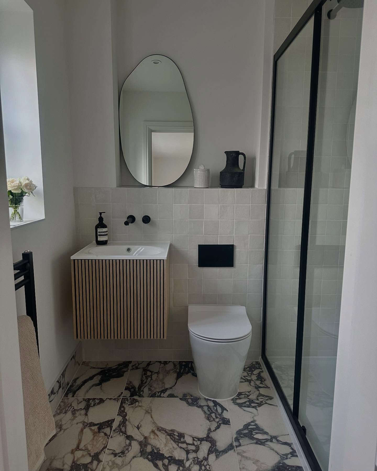 40. Breezy Minimalism Meets Marble Majesty
