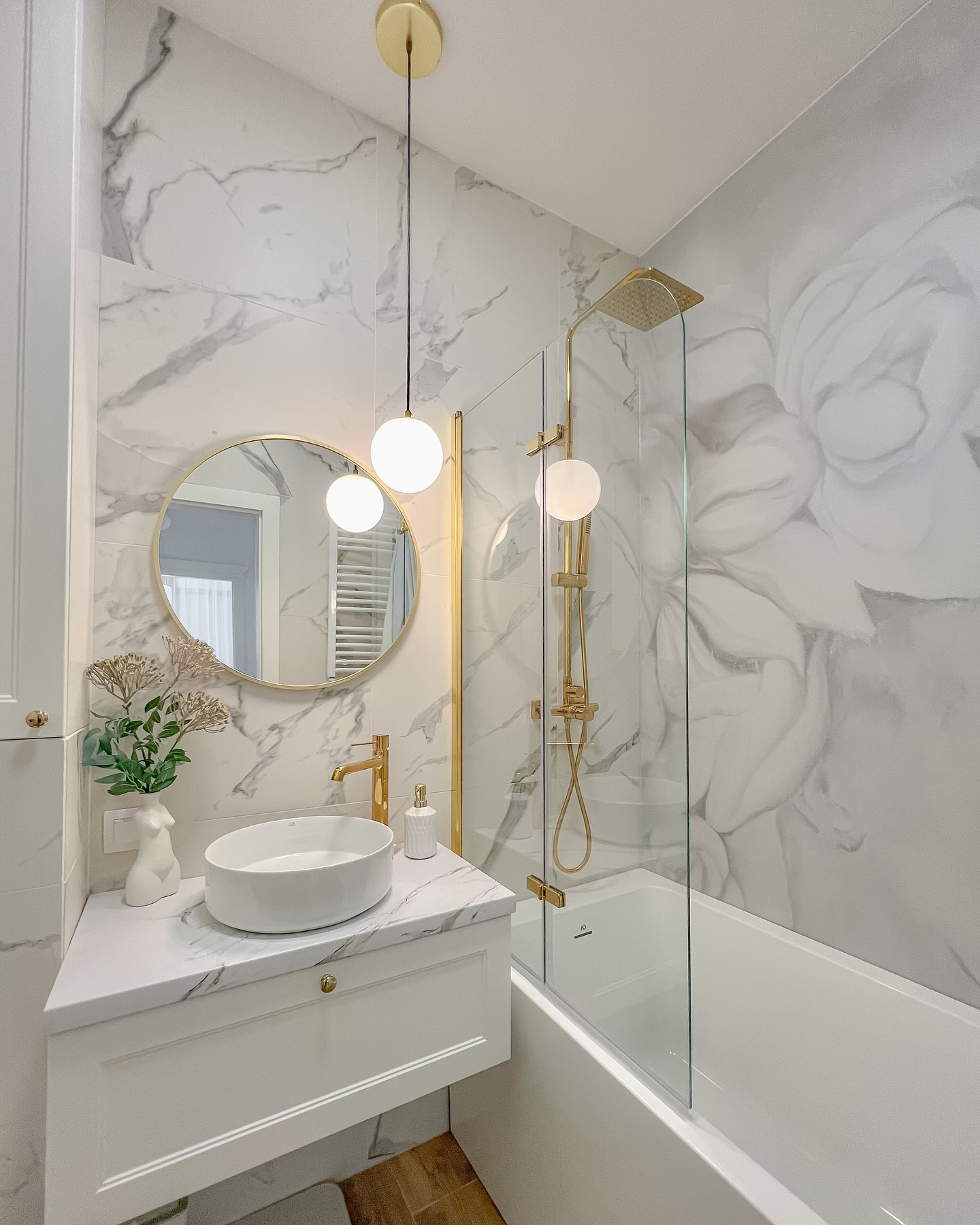 18. Marble Dreamscape: a Floral Escape In a Luxe Mini-bathroom