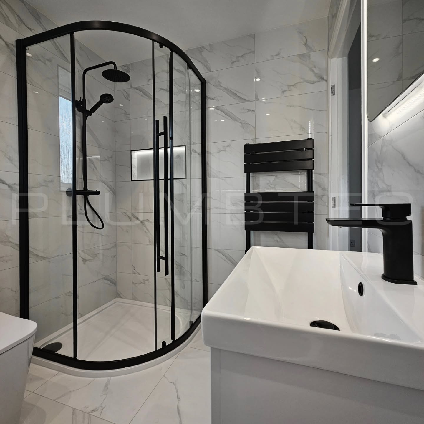 47. Elegant Contrast: the Allure Of Black Accents In a Marble Paradise