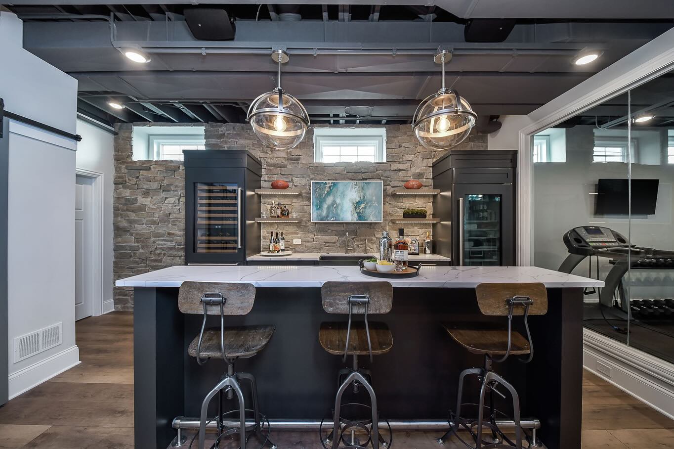 10. Sleek Stone Oasis: Where Gourmet Meets Fitness