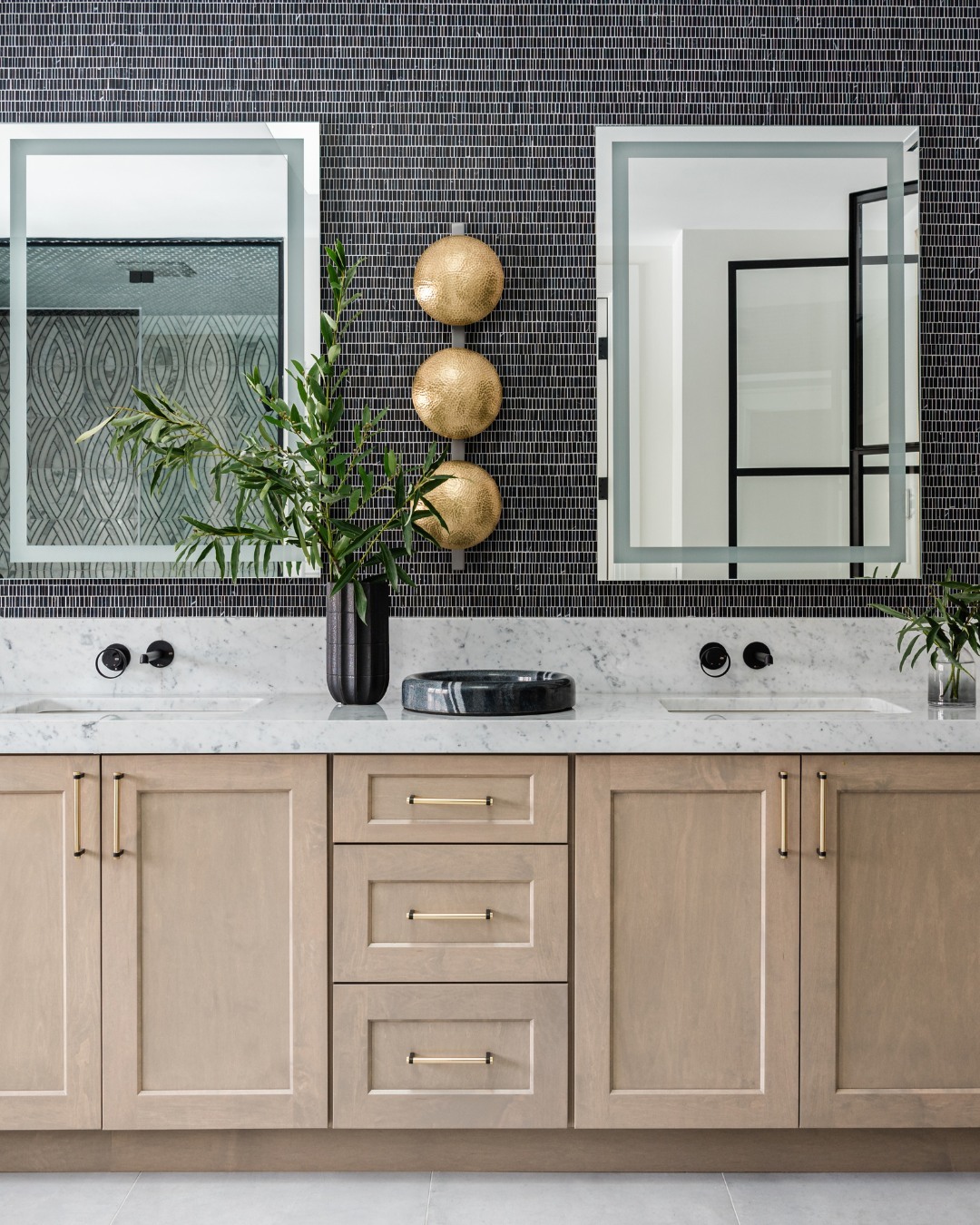 18. Meets Earthy Elegance: a Bathroom Oasis
