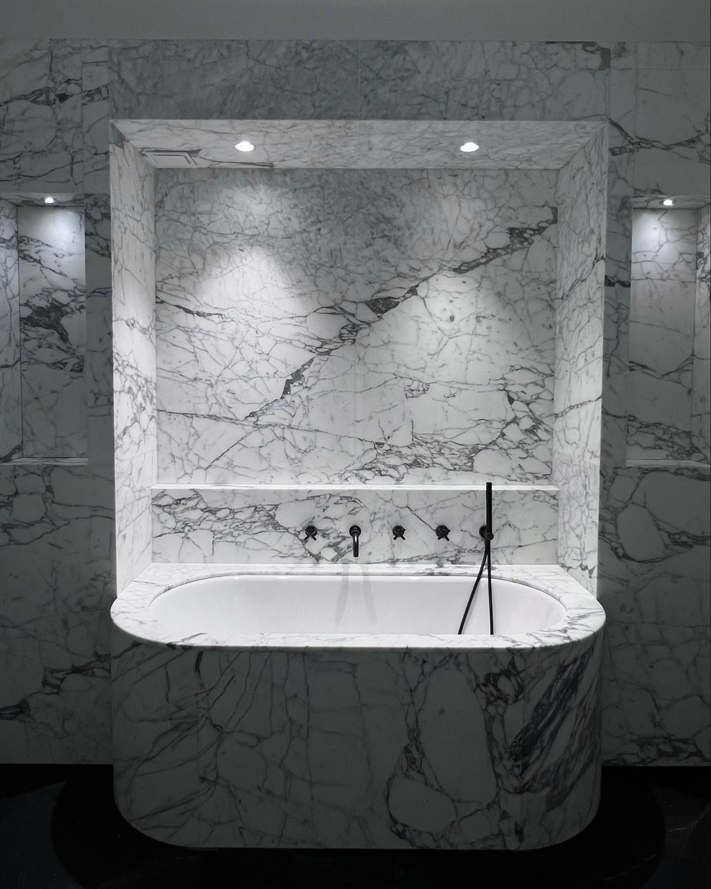 28. Sanctuary Of Serenity: the Sculptural Elegance Of a Marble Oasis