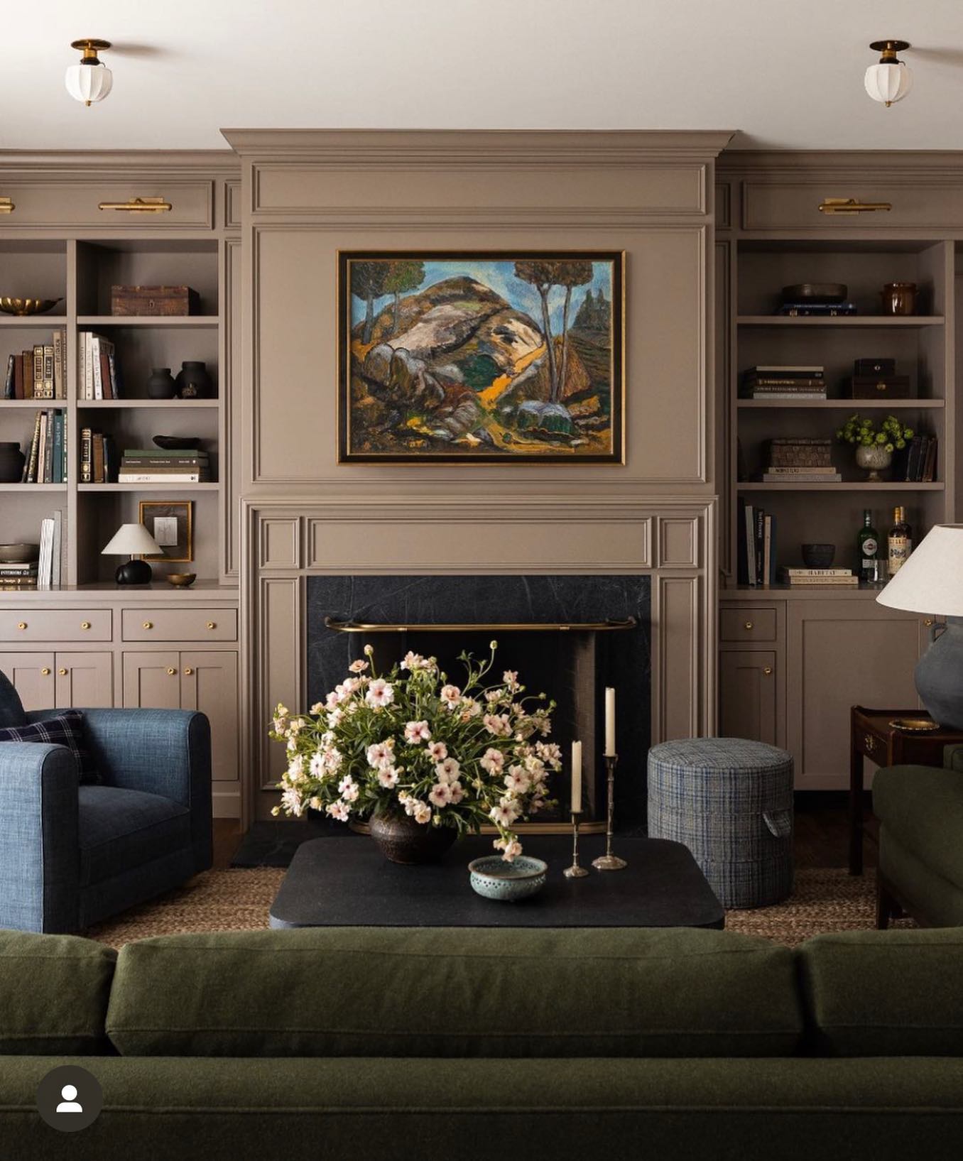 35. Nature’s Embrace: a Cozy Retreat with Earthy Elegance