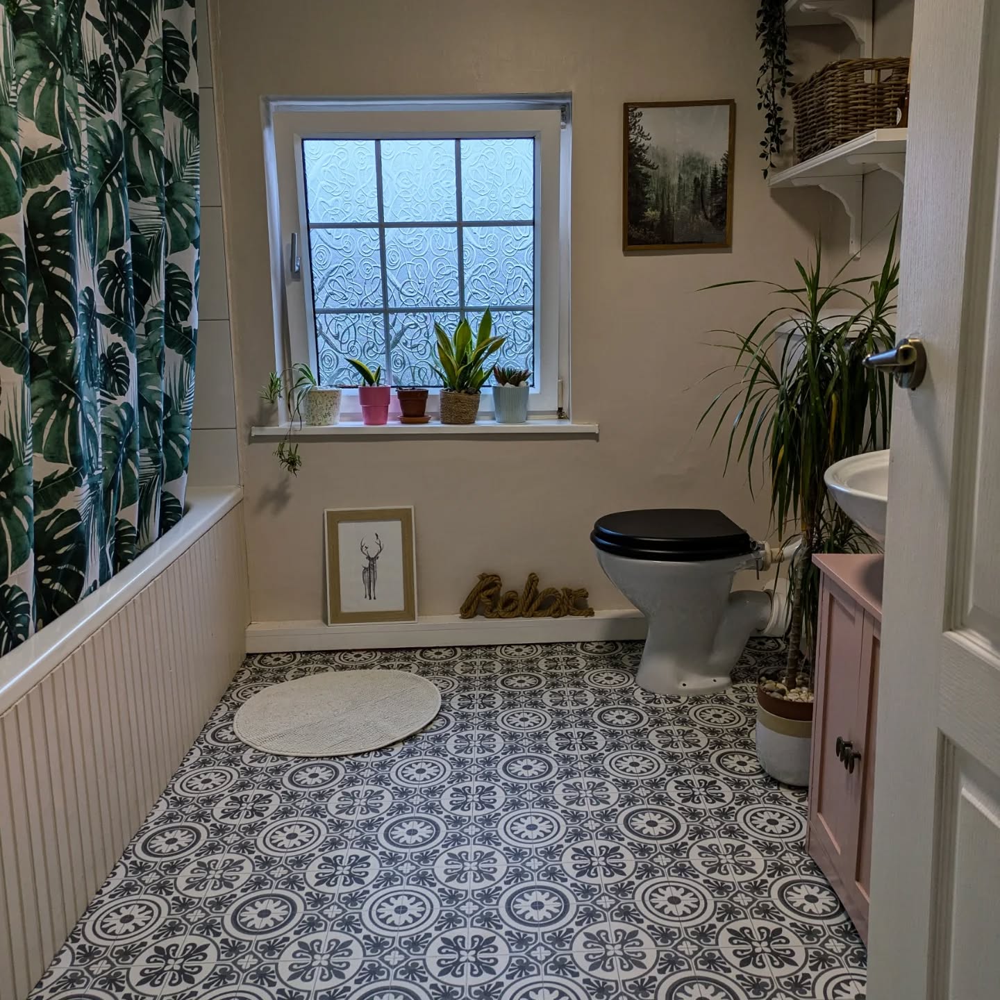 25. Artisanal Charm: a Vintage Revival for Modern Bathrooms