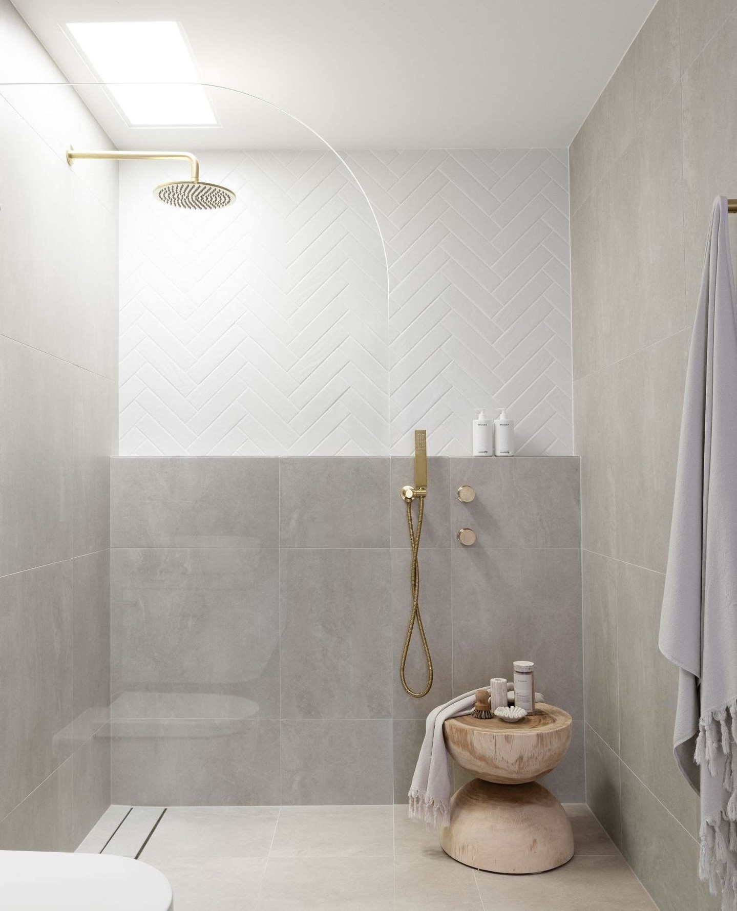 45. Golden Curves and Herringbone Dreams: a Shower Oasis