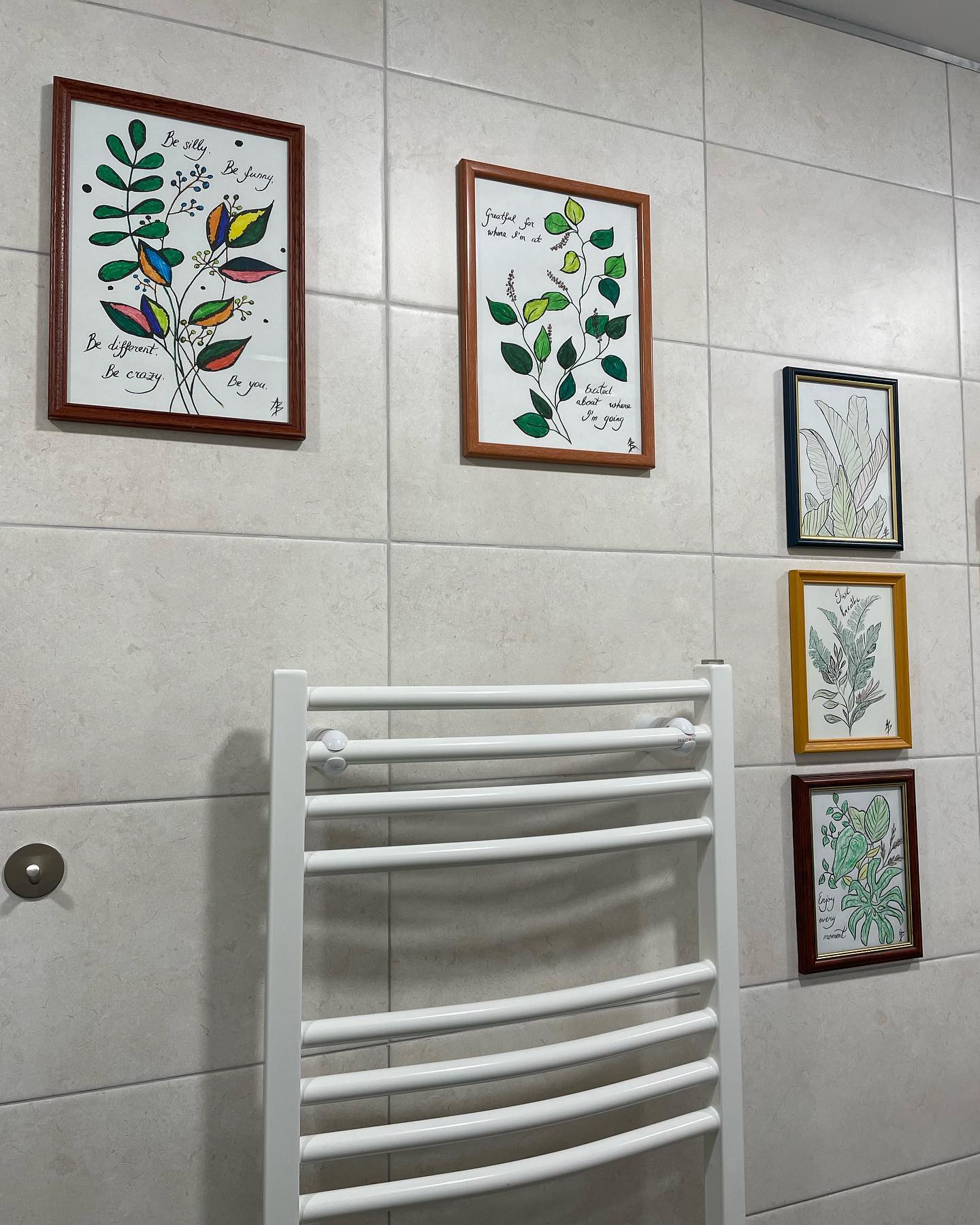 7. Whimsical Botanic Bliss: Embracing Nature’s Cheer In Your Bath Retreat