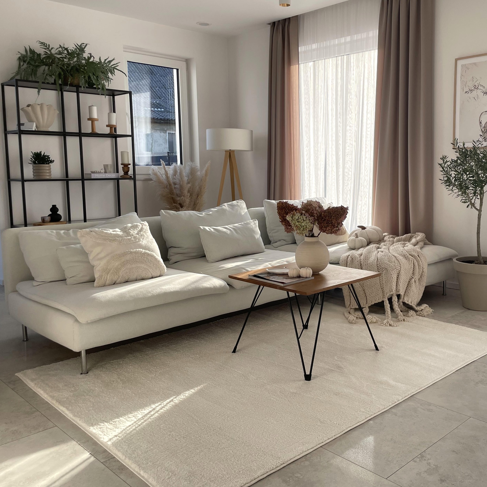 37. Serenity Meets Style: the Ethereal Touch Of Textured Layers