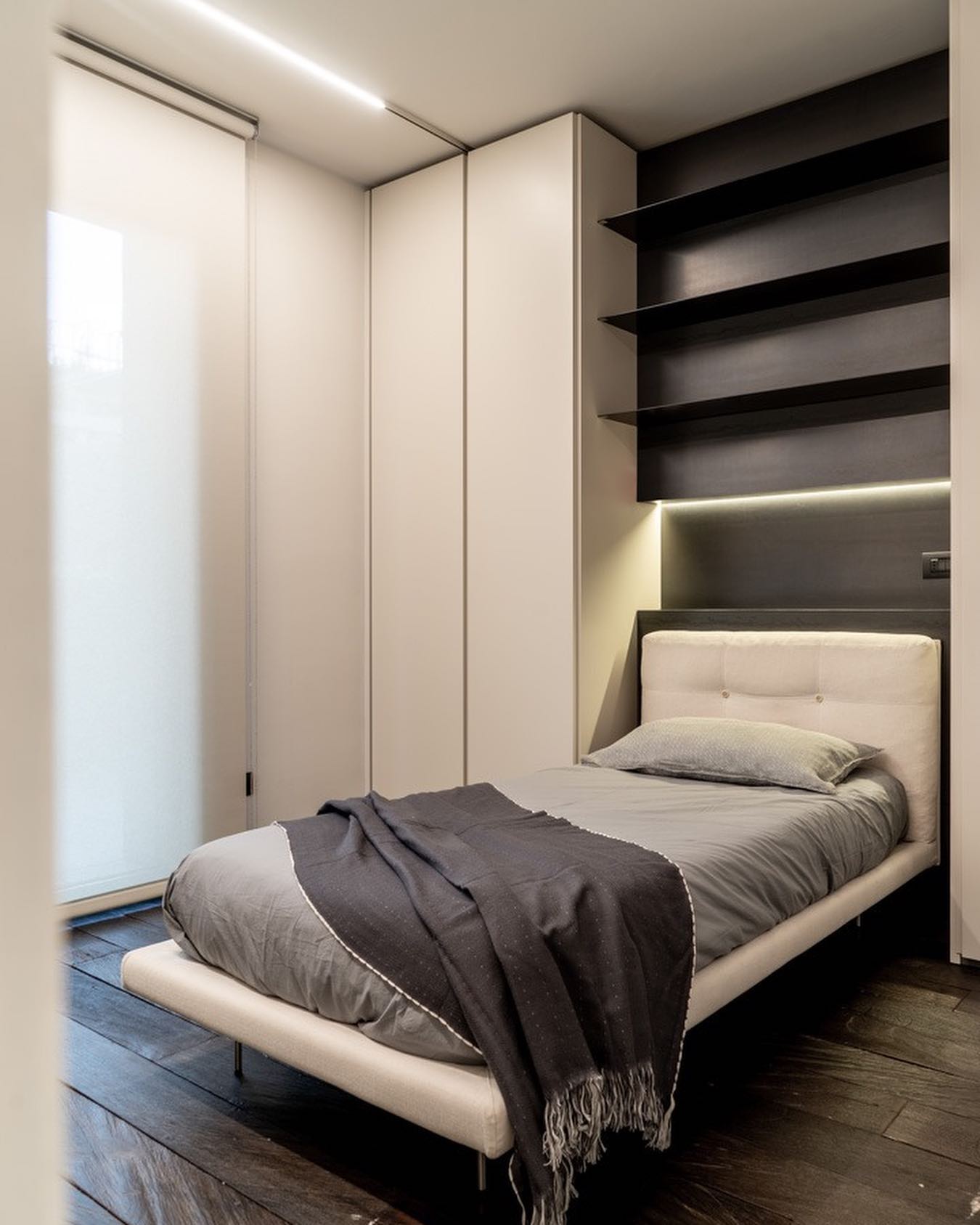 1. a Canopy Of Blush Roses Above a Vintage White Bed