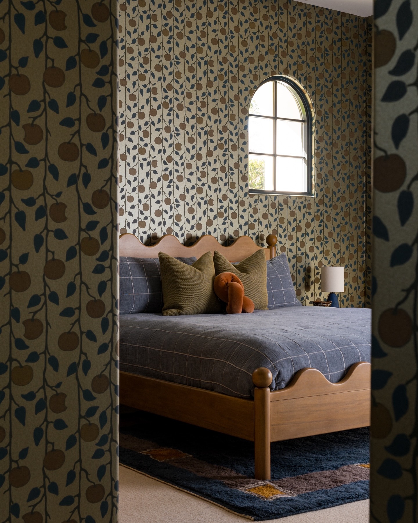 19. Whimsical Warmth: Nature-inspired Guest Retreat