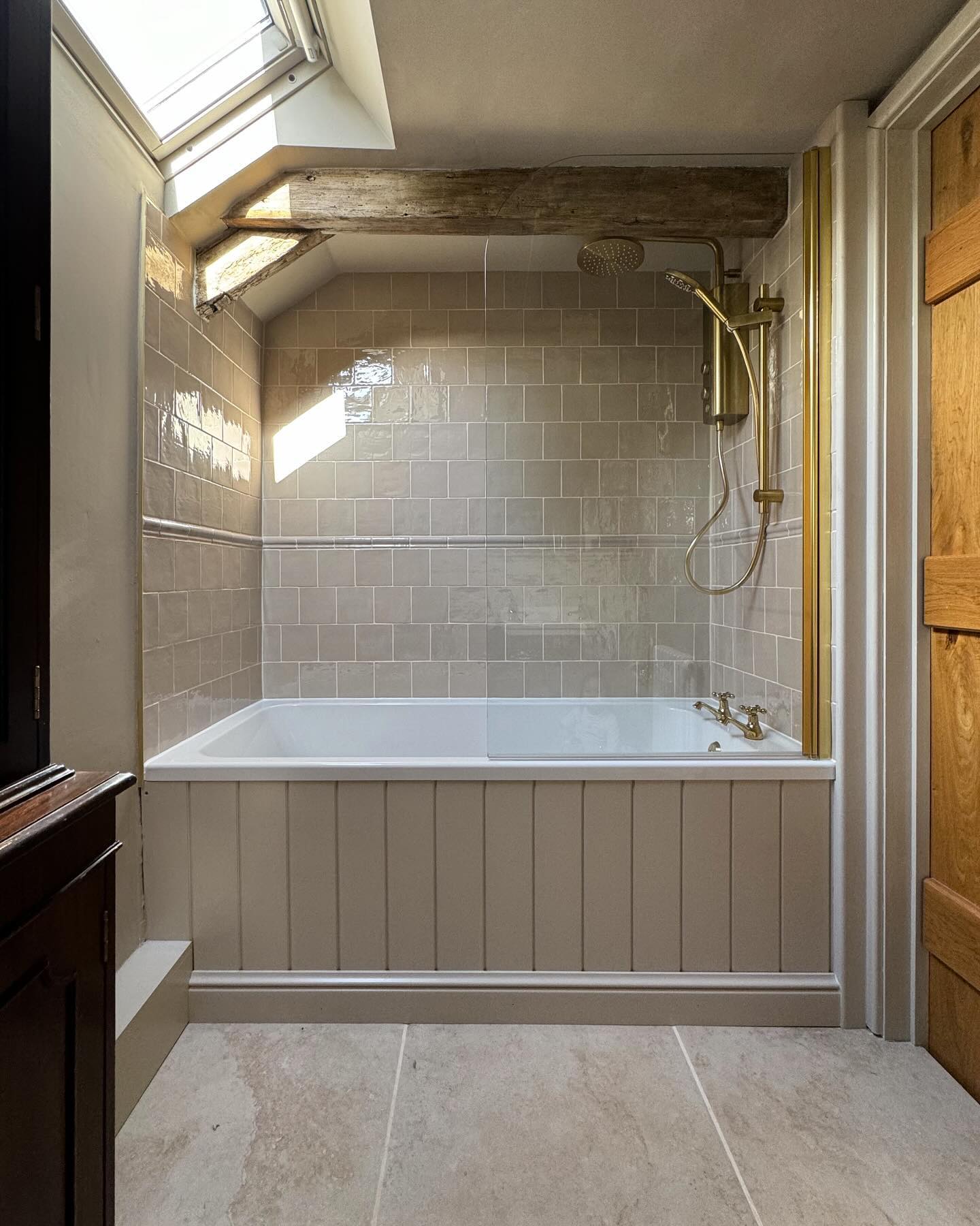 26. Timeless Tranquility: Rustic Elegance In a Modern Bath Retreat
