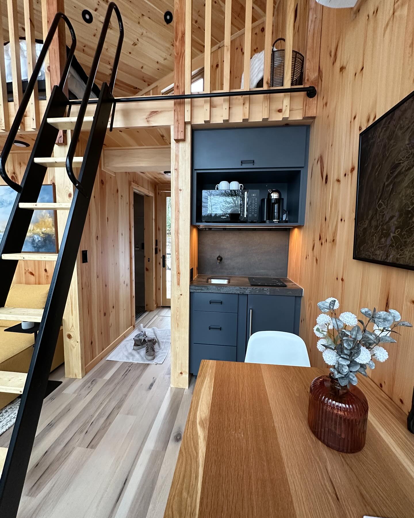 46. Elevated Serenity: a Modern Kitchen Nook In Nature's Embrace