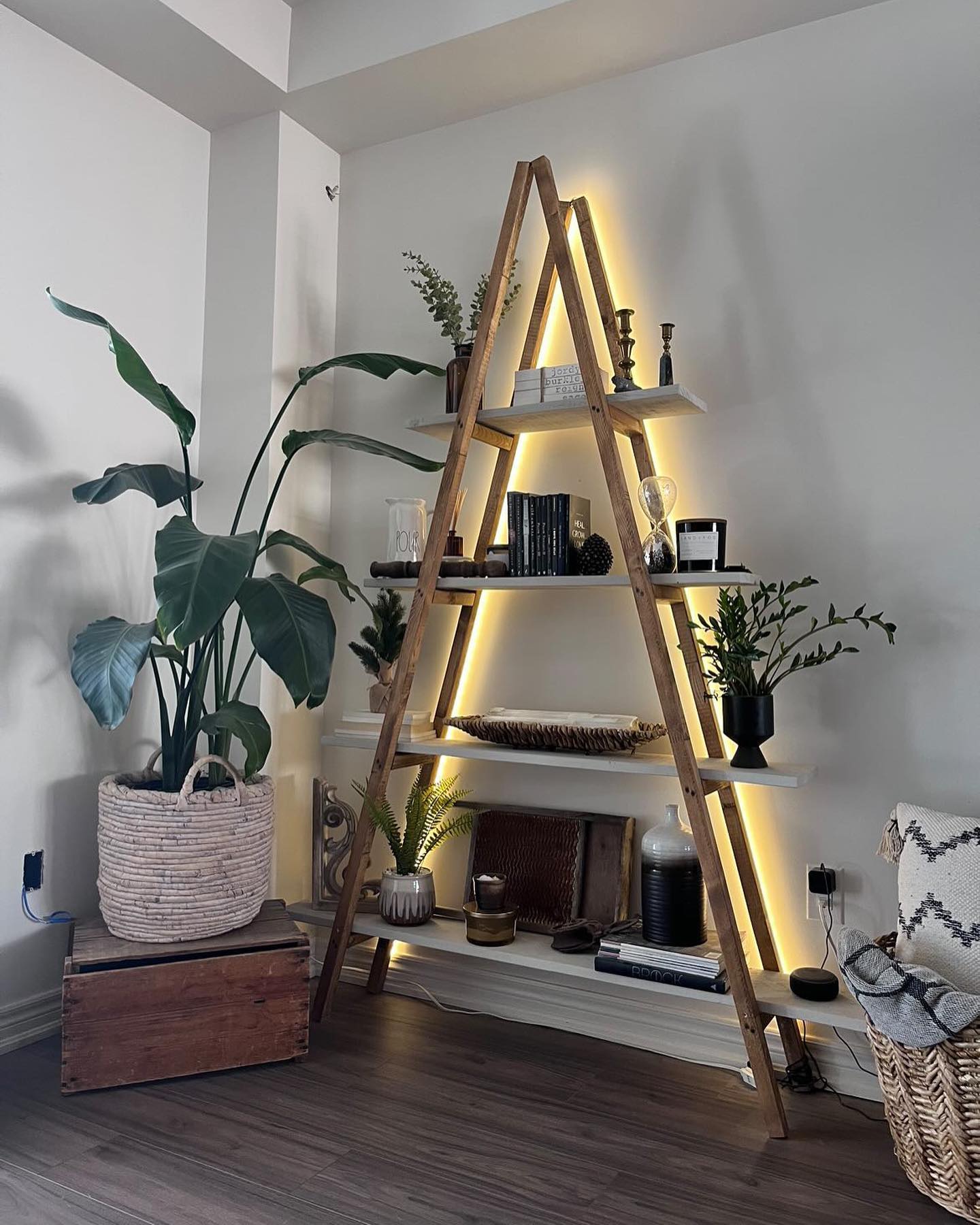 24. a Ladder Of Serenity: Illuminated Charm In Your Living Room