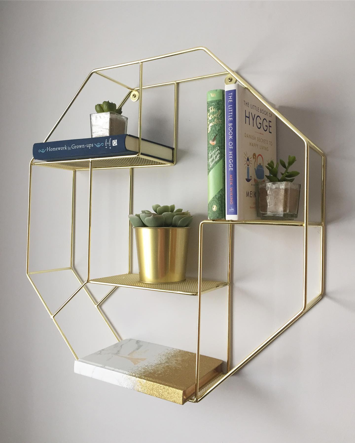 10. Geometric Elegance: a Chic Display Of Minimalist Modernity