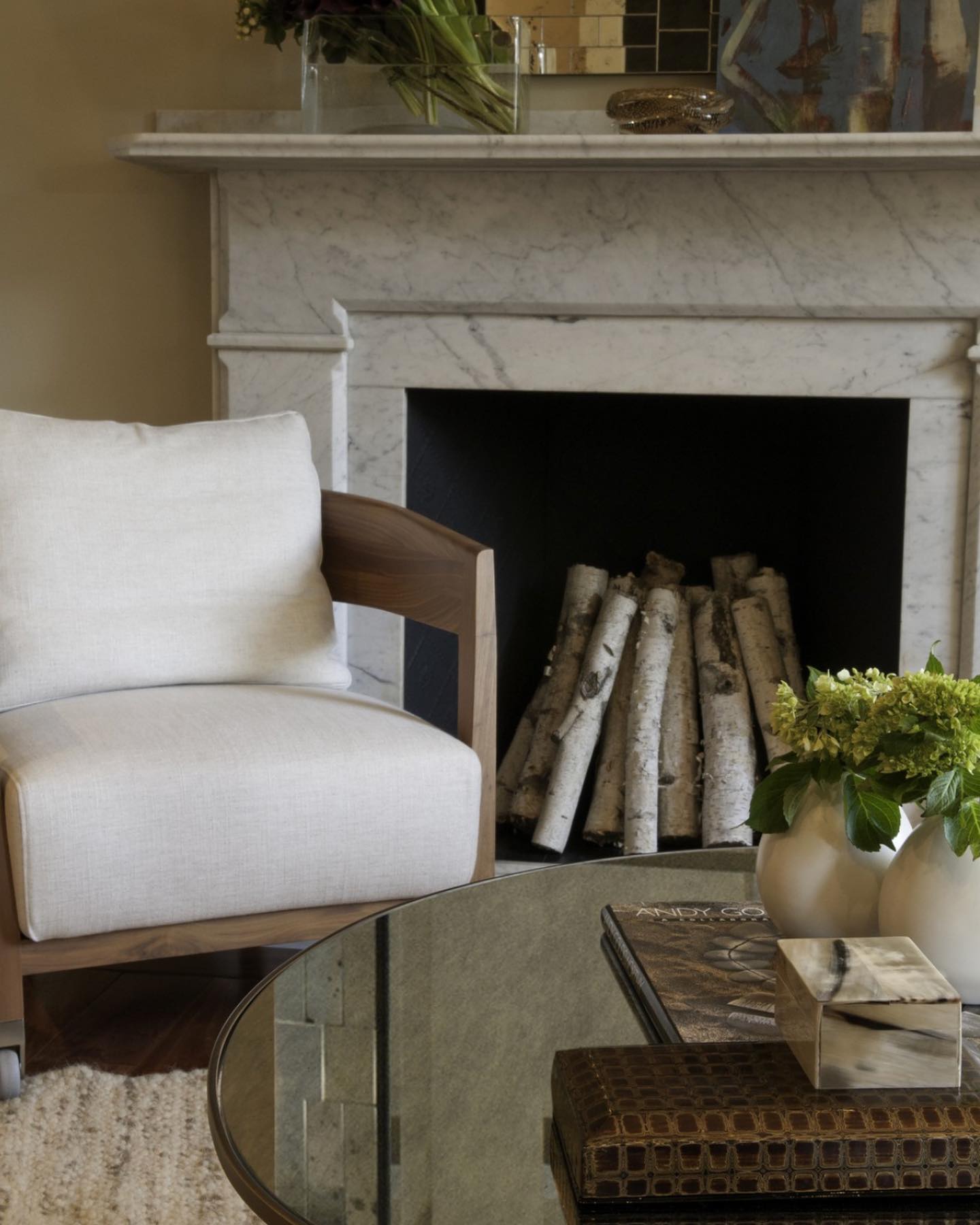 25. Warm Minimalism Meets Nature's Touch