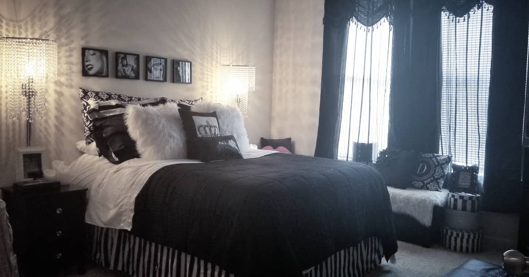 42. Dramatic Elegance: a Sophisticated Black-and-white Sanctuary