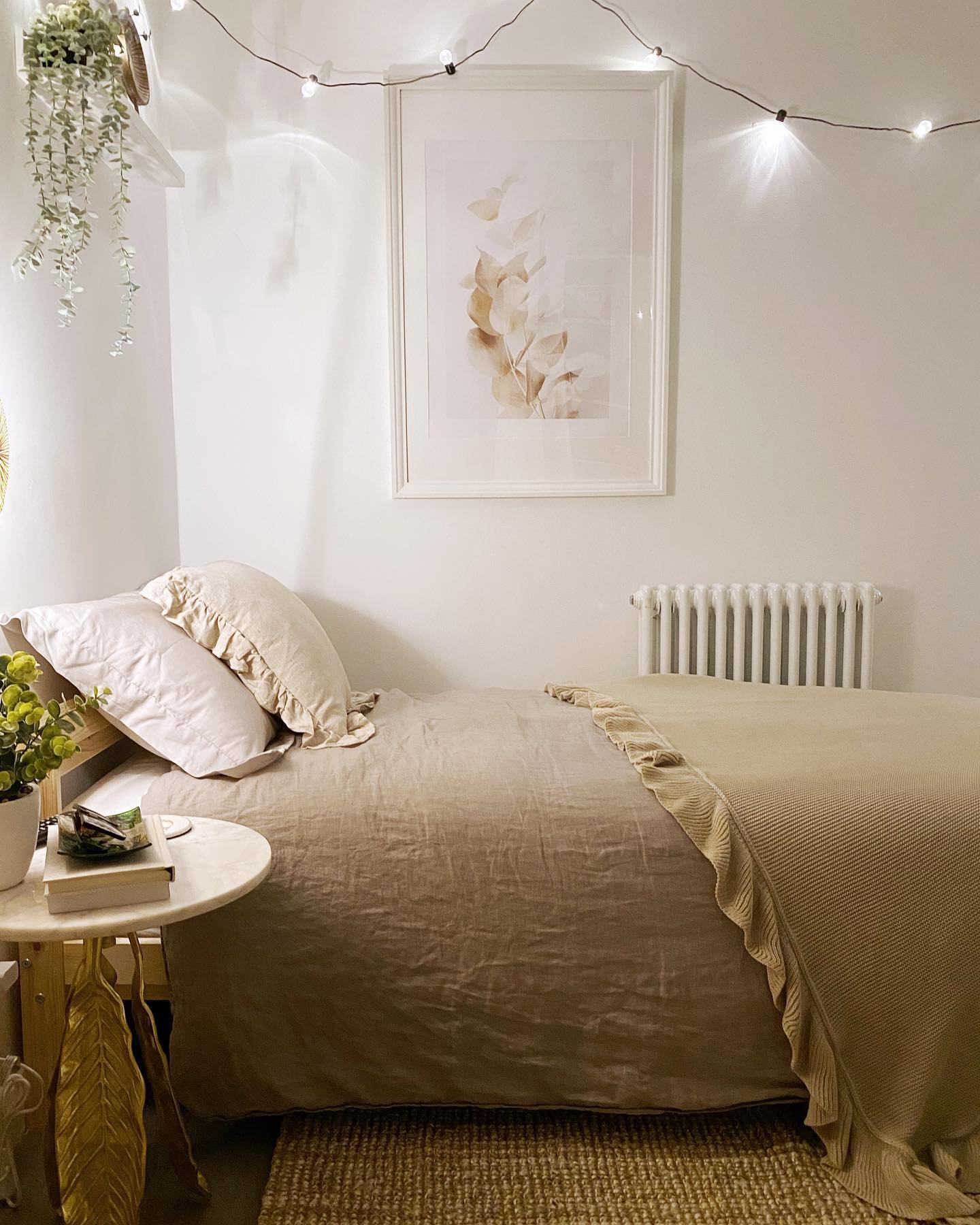 30. a Canopy Of Dreams with Geometric Wall Accents and Cozy Nook