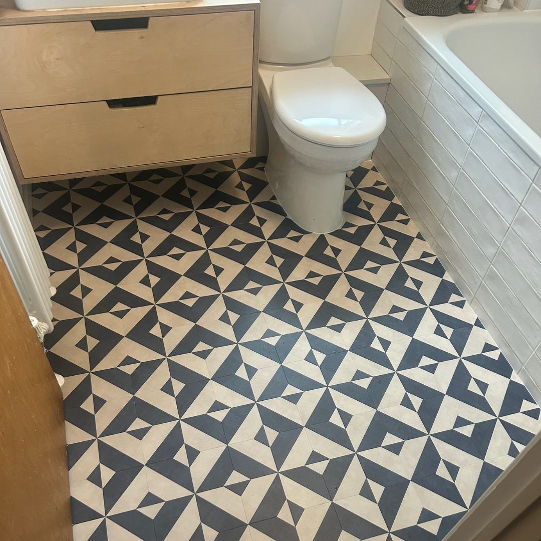 24. Geometric Harmony: a Daring Dance Of Contrast In Bathroom Design