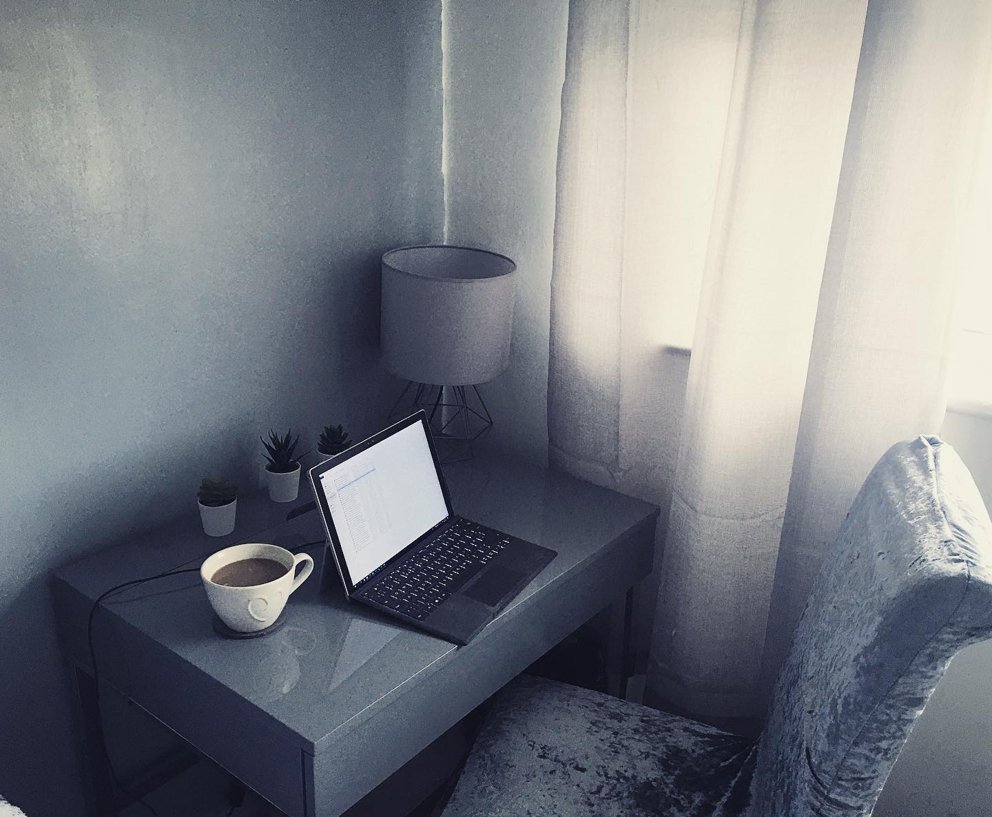 31. Serene Smart Sanctuary: a Chic Retreat for Productivity