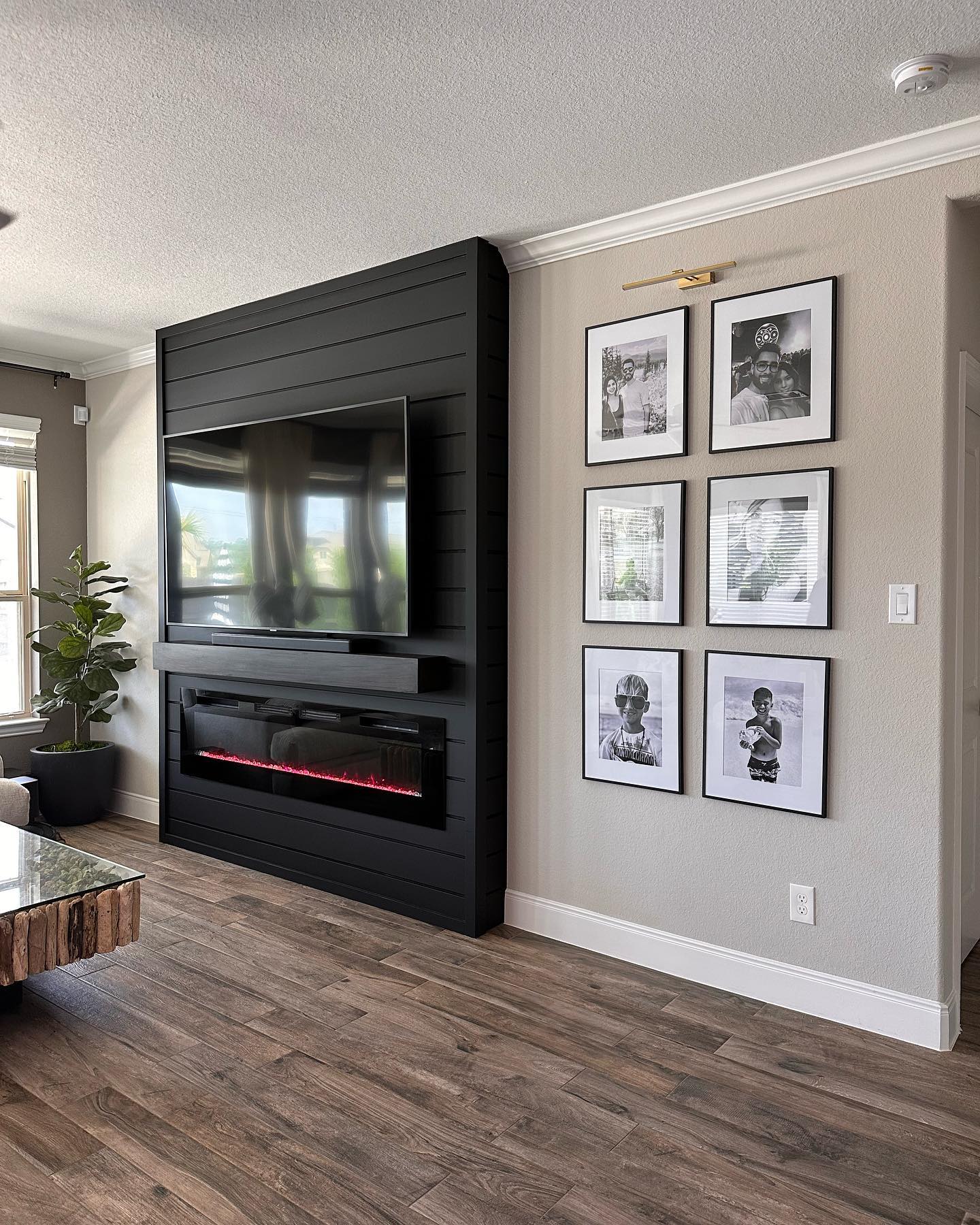40. Modern Minimalism Meets Cozy Comfort