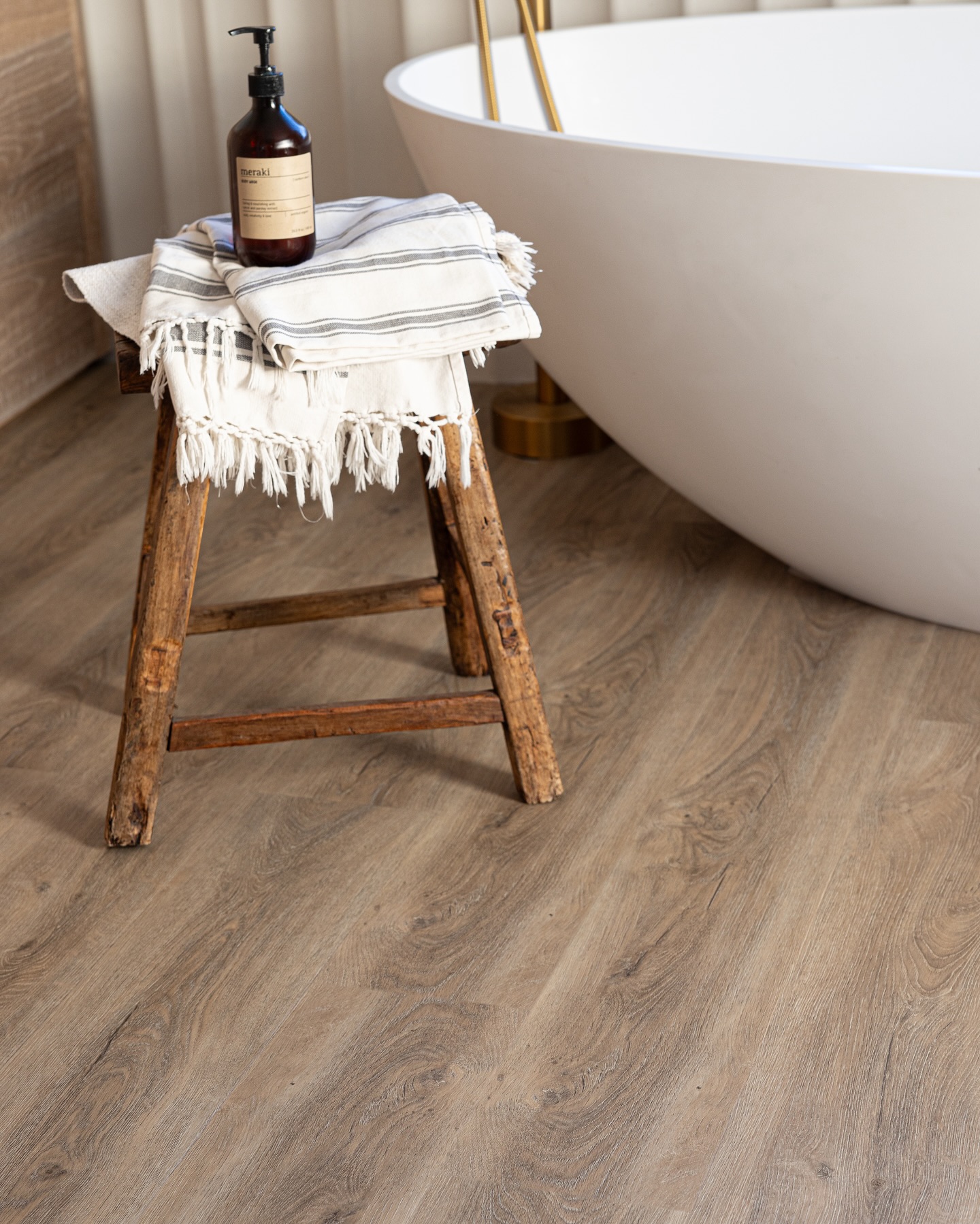 3. Rustic Elegance: the Warmth Of Weathered Wood In Modern Bath Spaces
