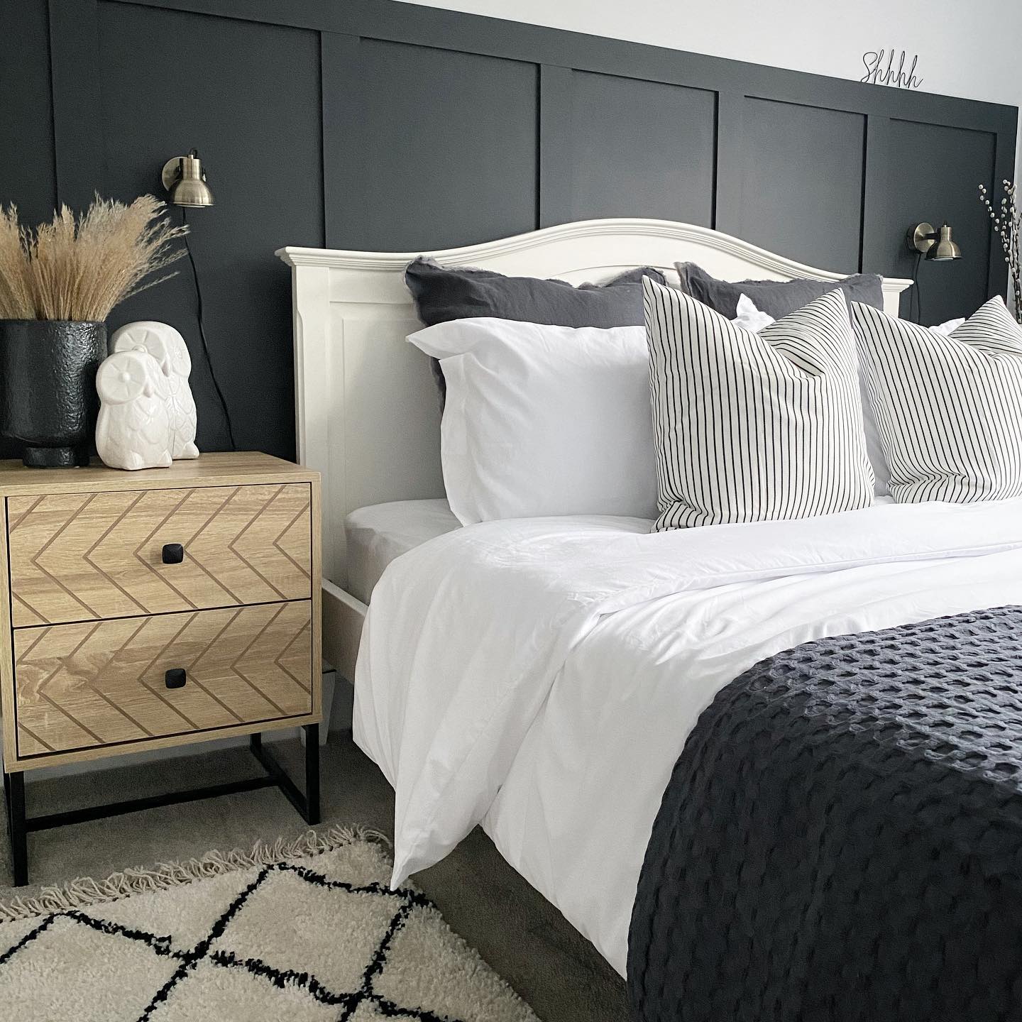 19. Modern Serenity Meets Vintage Charm