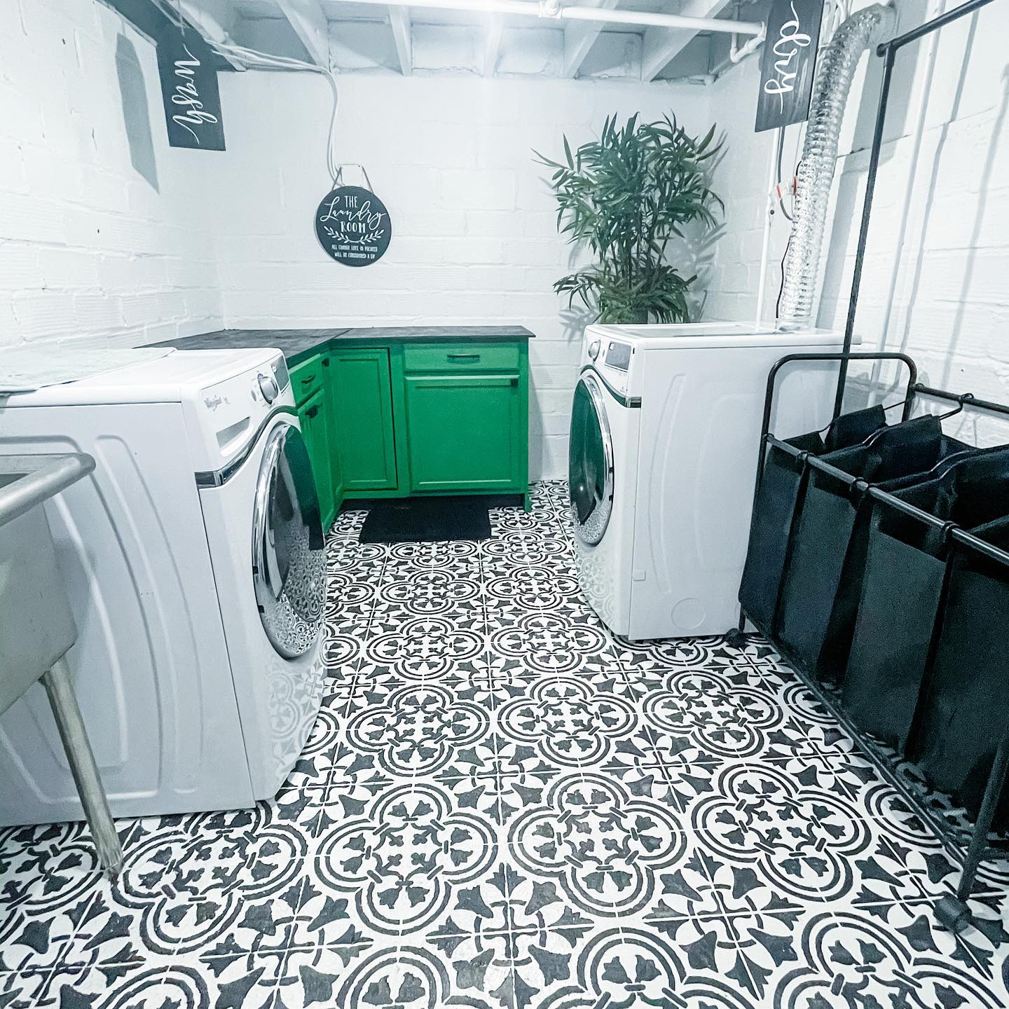 24. Vibrant Oasis: Transforming Laundry Into a Lively Retreat