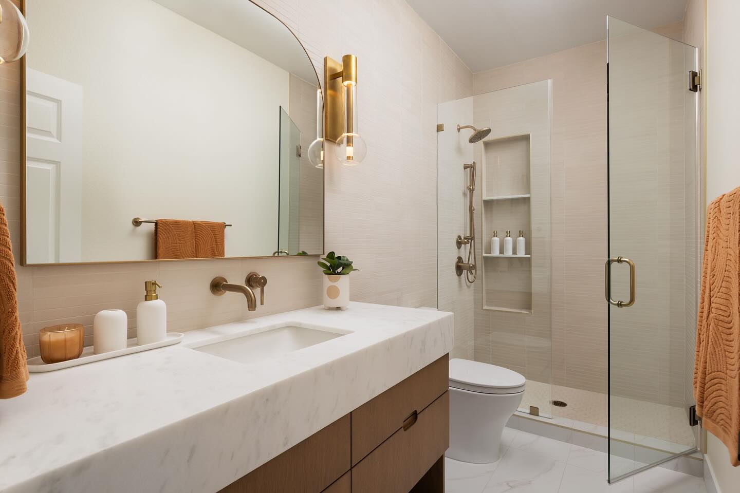 10. Warm Minimalism: Embracing Earthy Elegance In Modern Bath Design