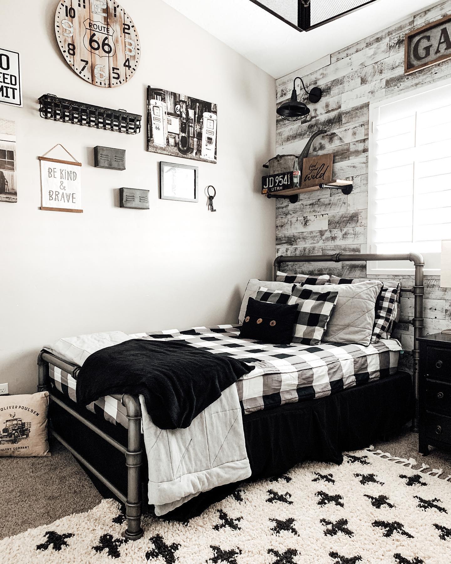 38. Urban Rustic Retreat: a Monochrome Adventure In Comfort