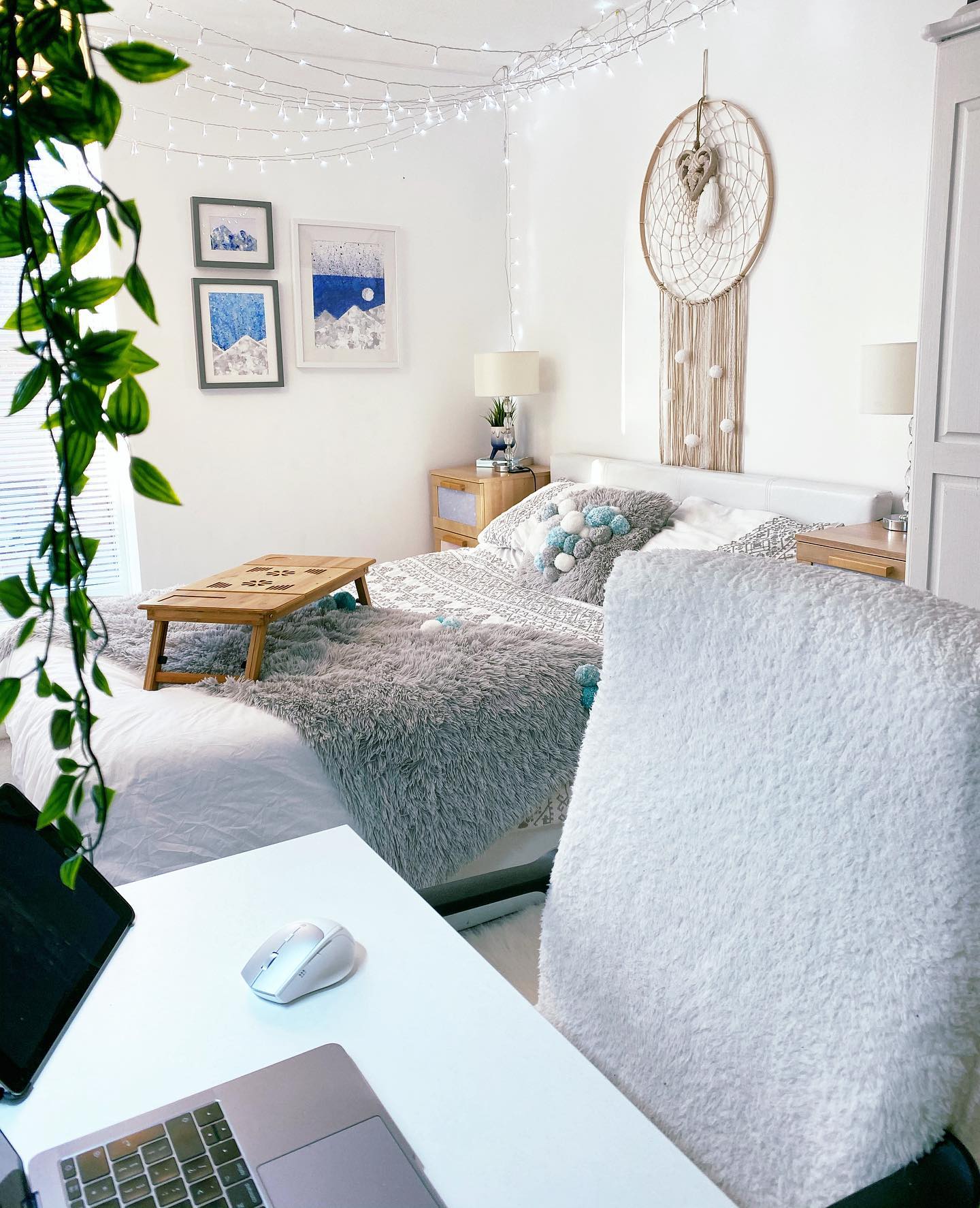 29. Dreamy Nest: Where Productivity Meets Cozy Serenity
