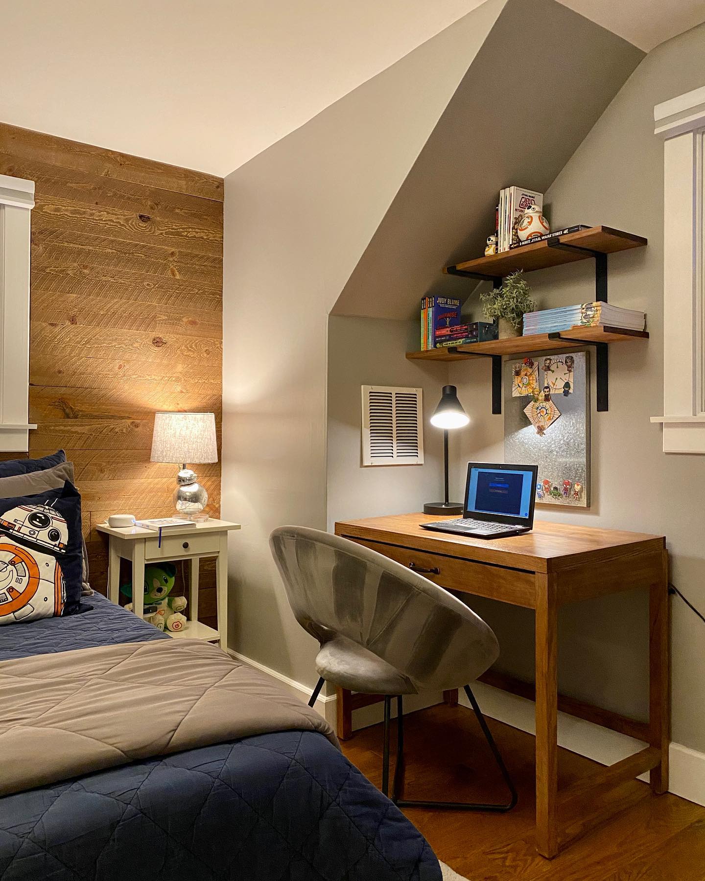 18. Cozy Corner: a Chic Workspace Refined by Rustic Charm