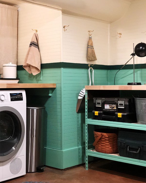 20. Lively Harmony In Utility: a Coastal-inspired Laundry Escape