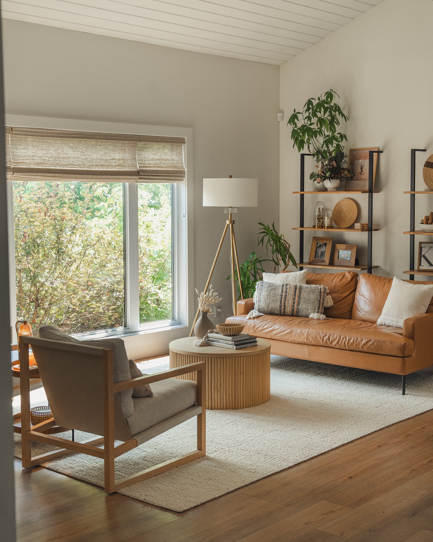 33. Warm Tranquility: Embracing Nature In a Chic Living Space
