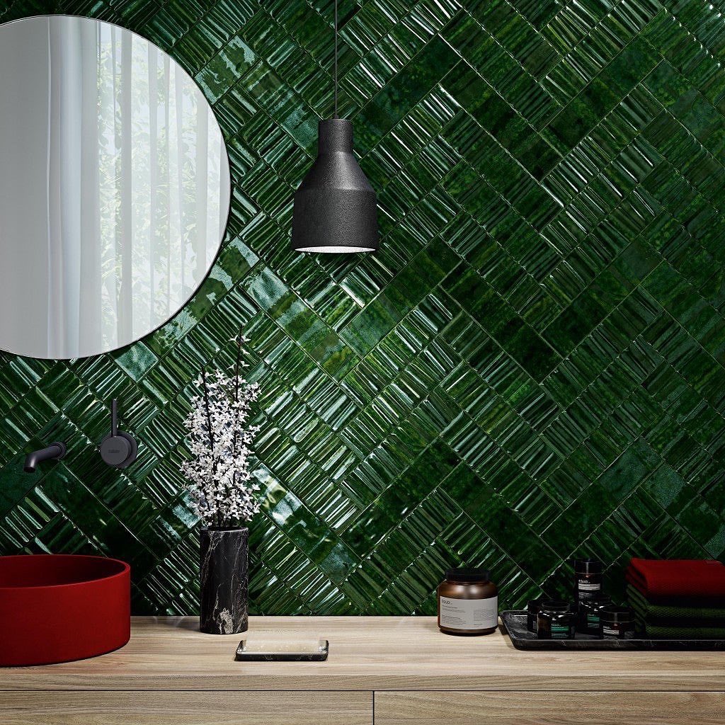 25. Emerald Dreams: Luxe Greenery Meets Modern Minimalism