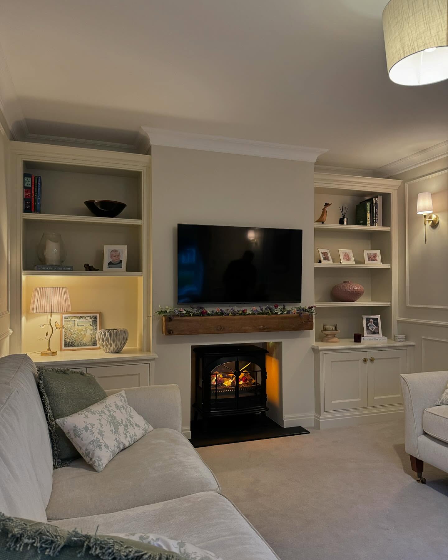 31. Warm Minimalism: Cozy Architectural Charm In Living Room Design