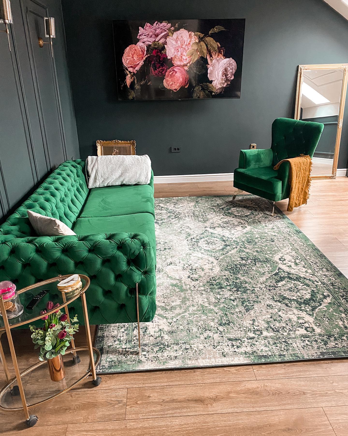 17. Emerald Elegance Meets Vintage Vibes