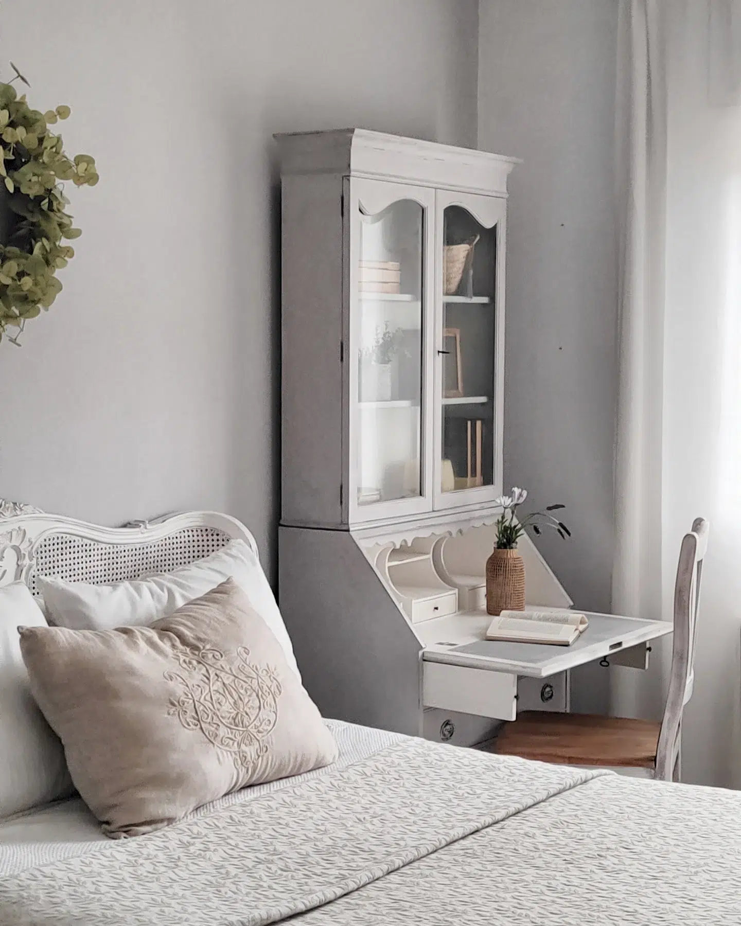 46. Velvet Canopy and Brass Accents: a Dreamy Retreat In Crimson and Gold