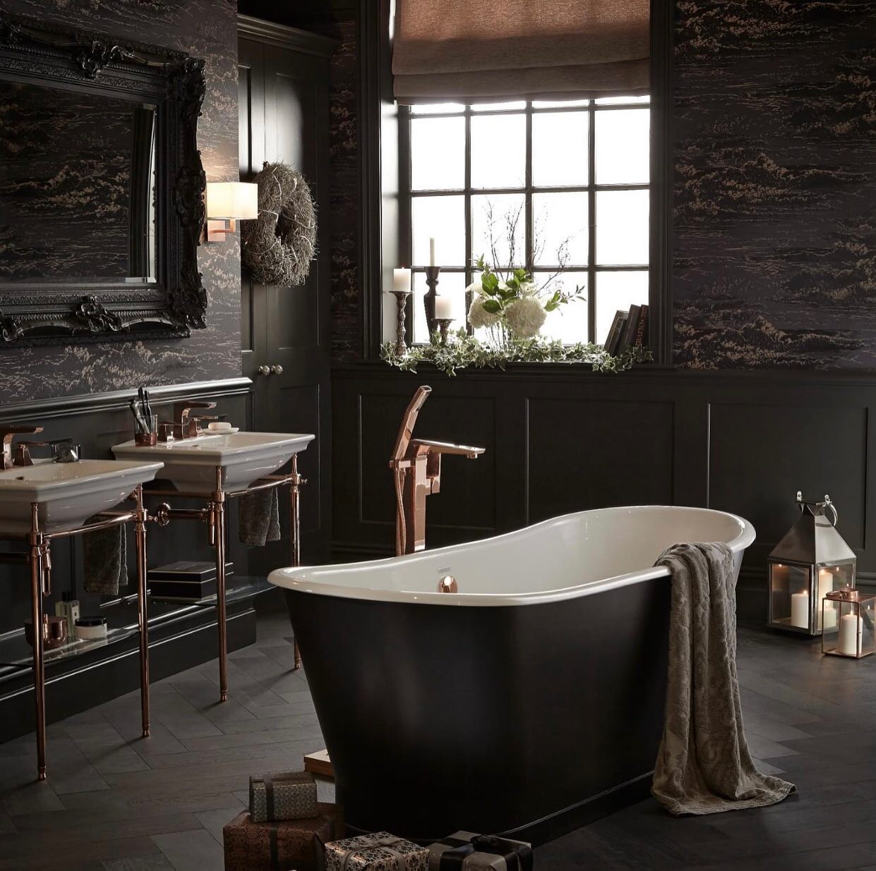 7. Luxurious Shadows: an Intimate Soak In a Dark Haven