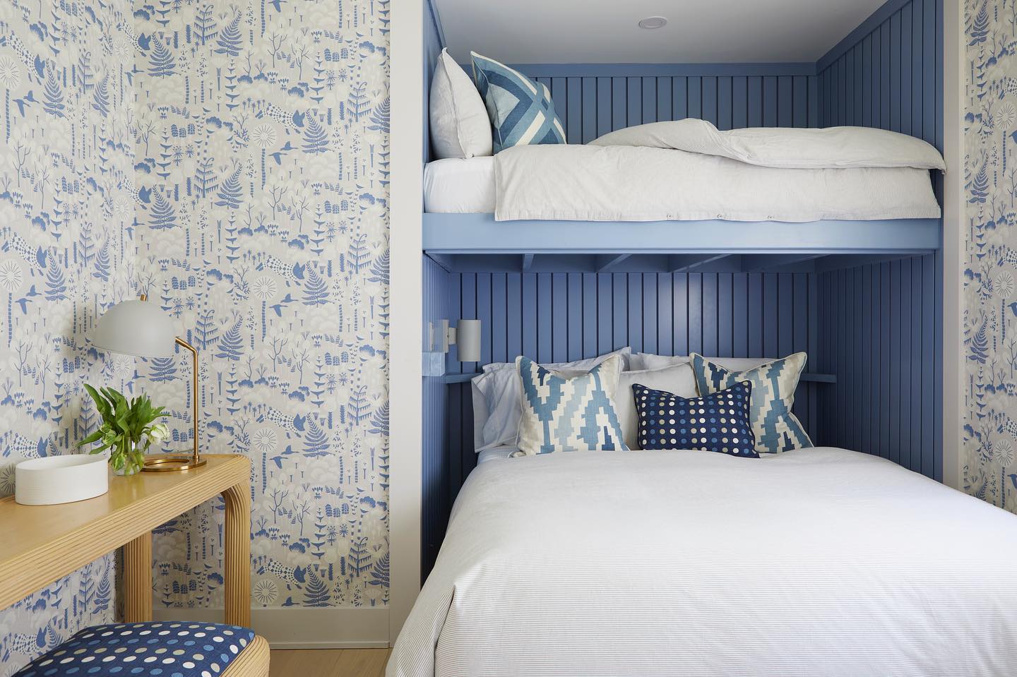 38. Coastal Serenity: a Dreamy Blueprint for Modern Sleepovers