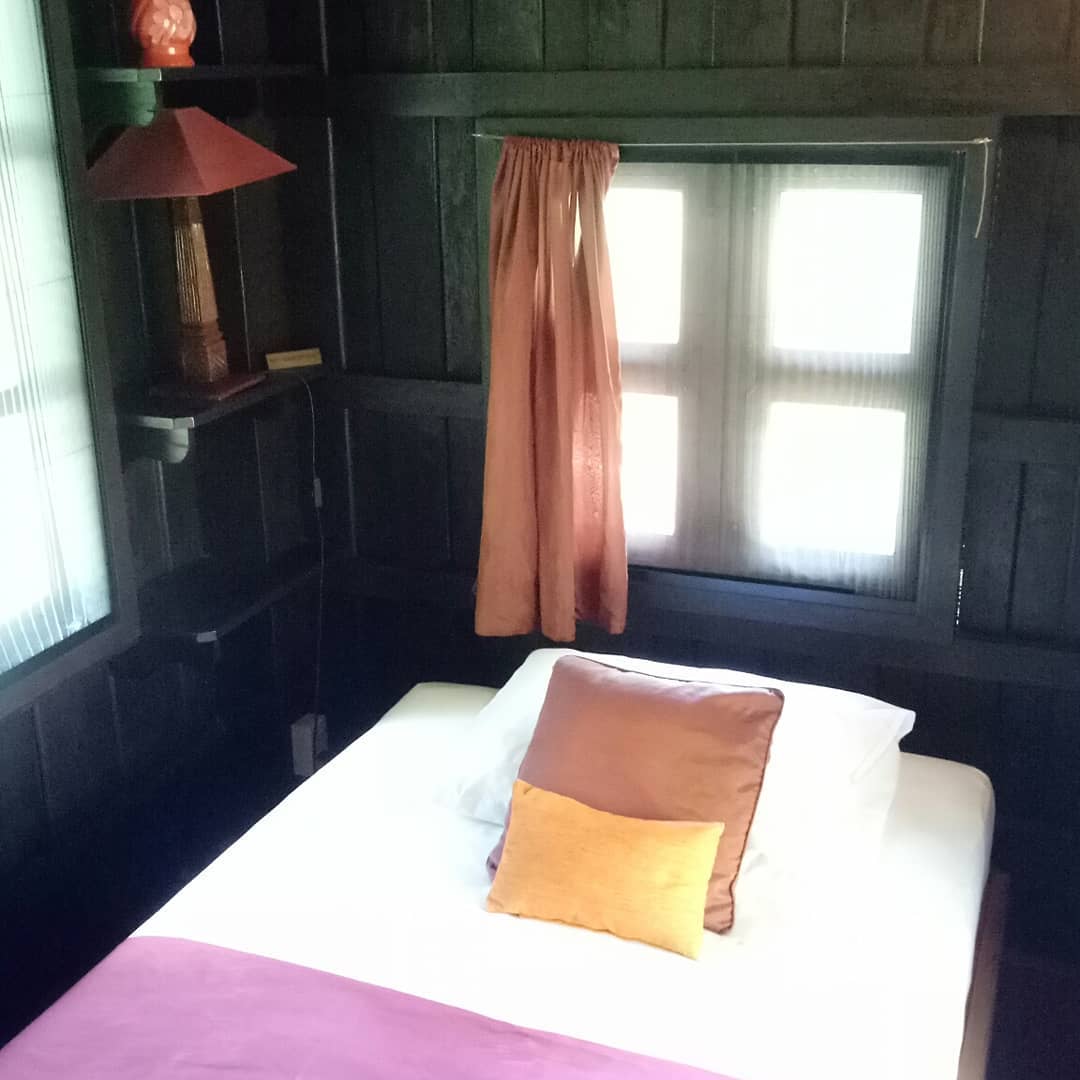 20. the Crimson Canopy and Geometric Wallpaper Retreat