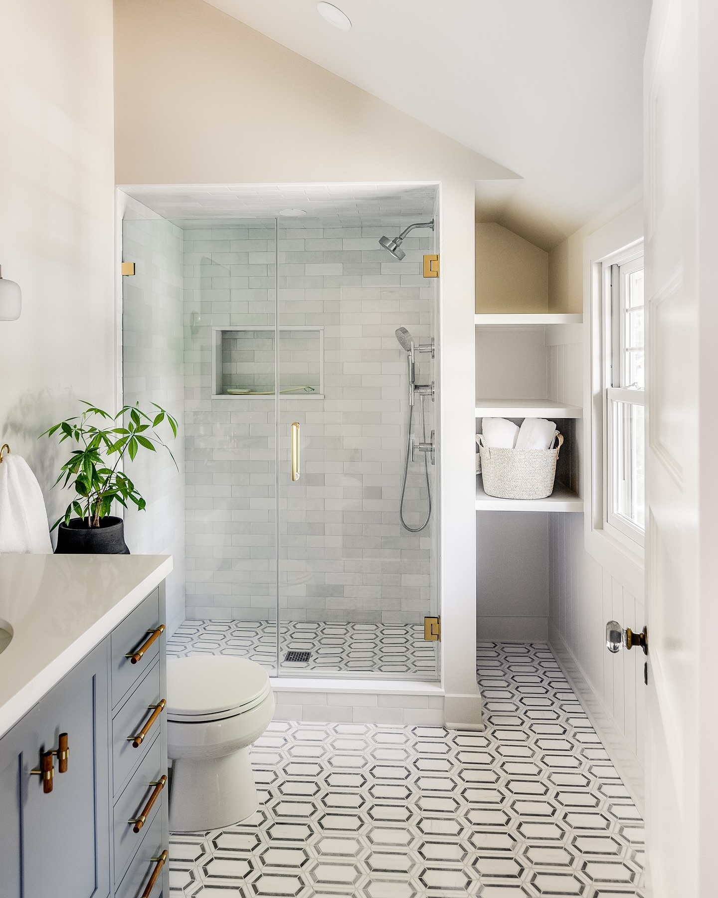 32. Meets Modern Minimalism