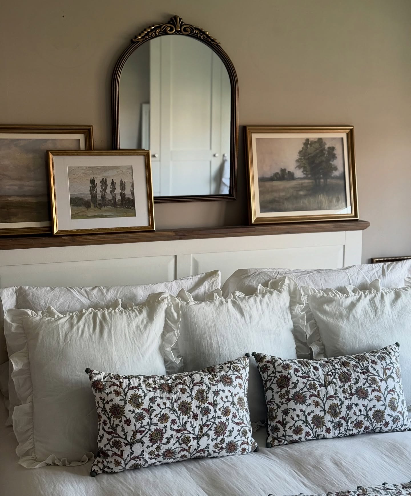 49. Moonlit Reflection: Crescent-shaped Mirror with Starry Frame Accents