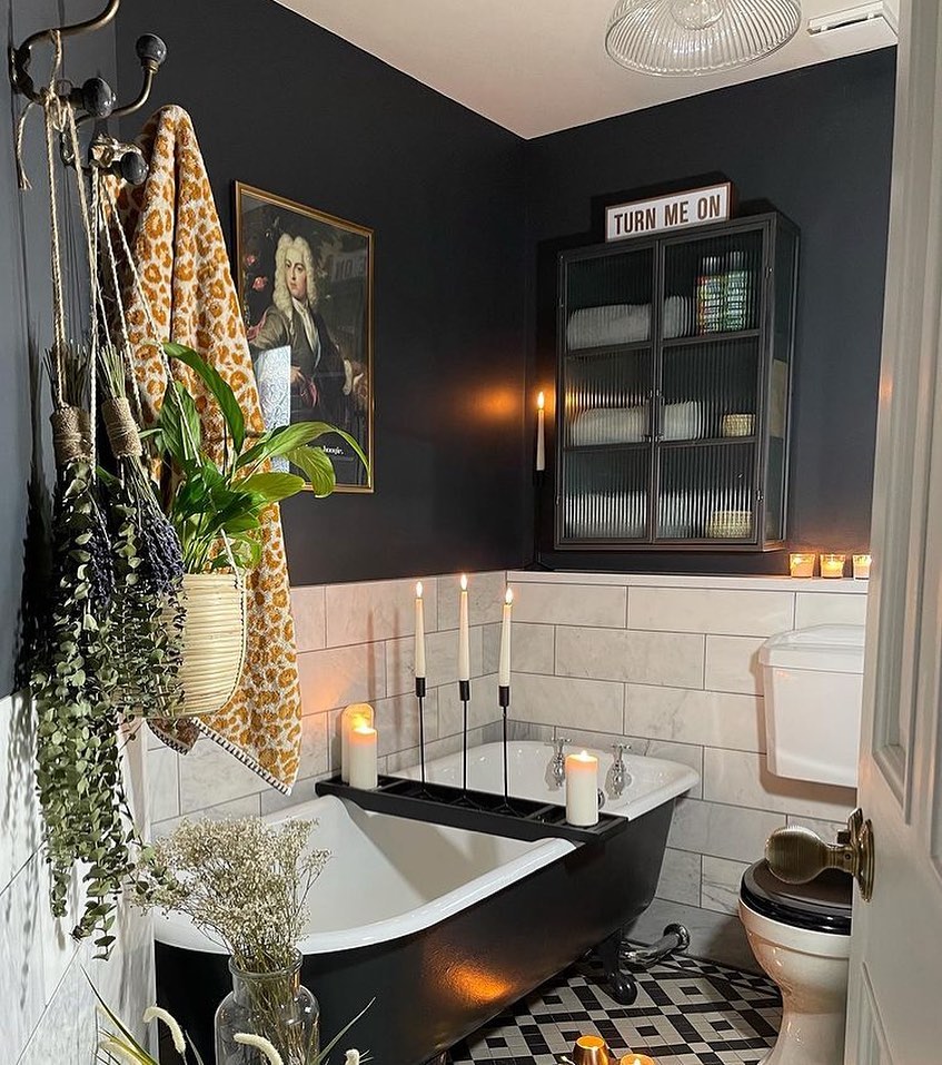 11. Vintage Glamour Meets Dark Elegance