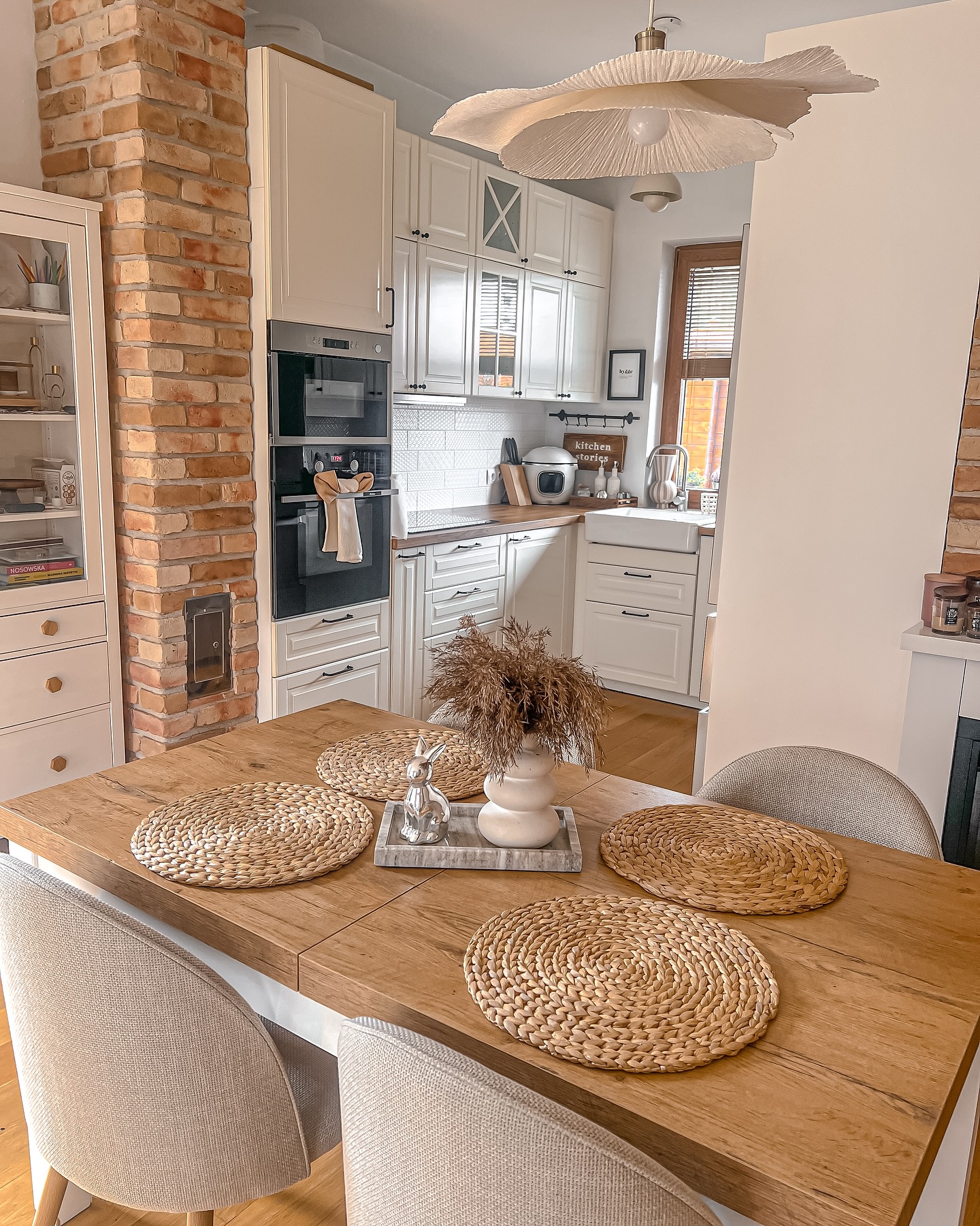 4. Warm Minimalism Meets Rustic Charm In a Kitchen Oasis