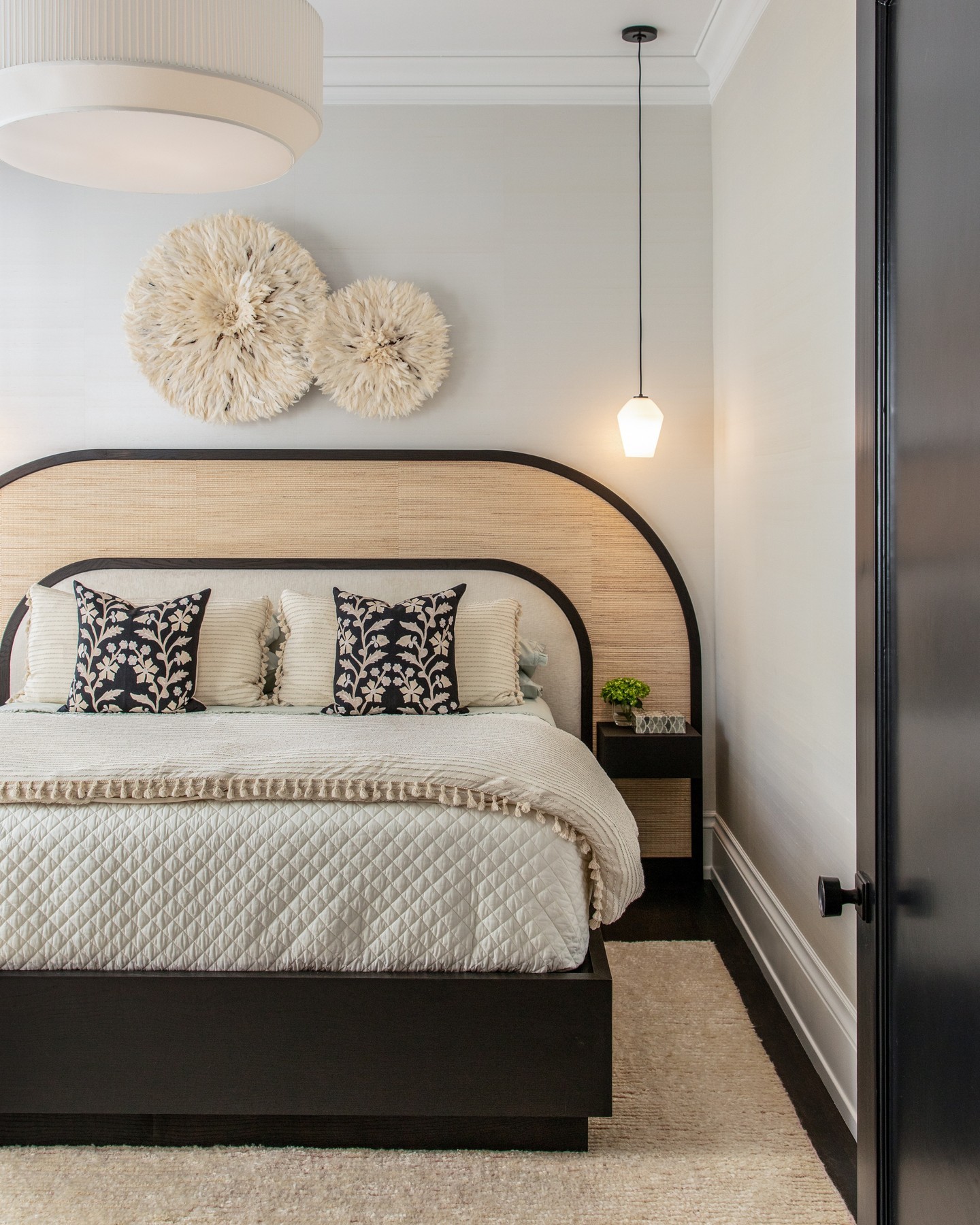 37. Cozy Chic: a Harmonious Blend Of Nature and Elegance
