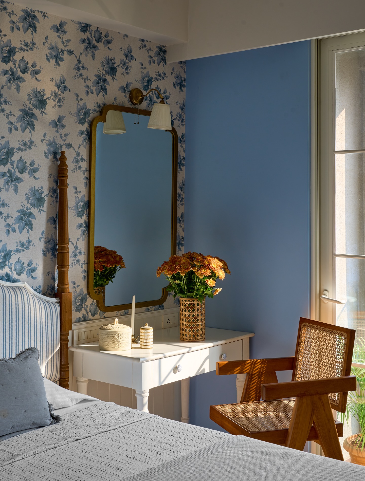 4. Vintage Velvet Canopy Bed with Gold Accents and Floral Wallpaper